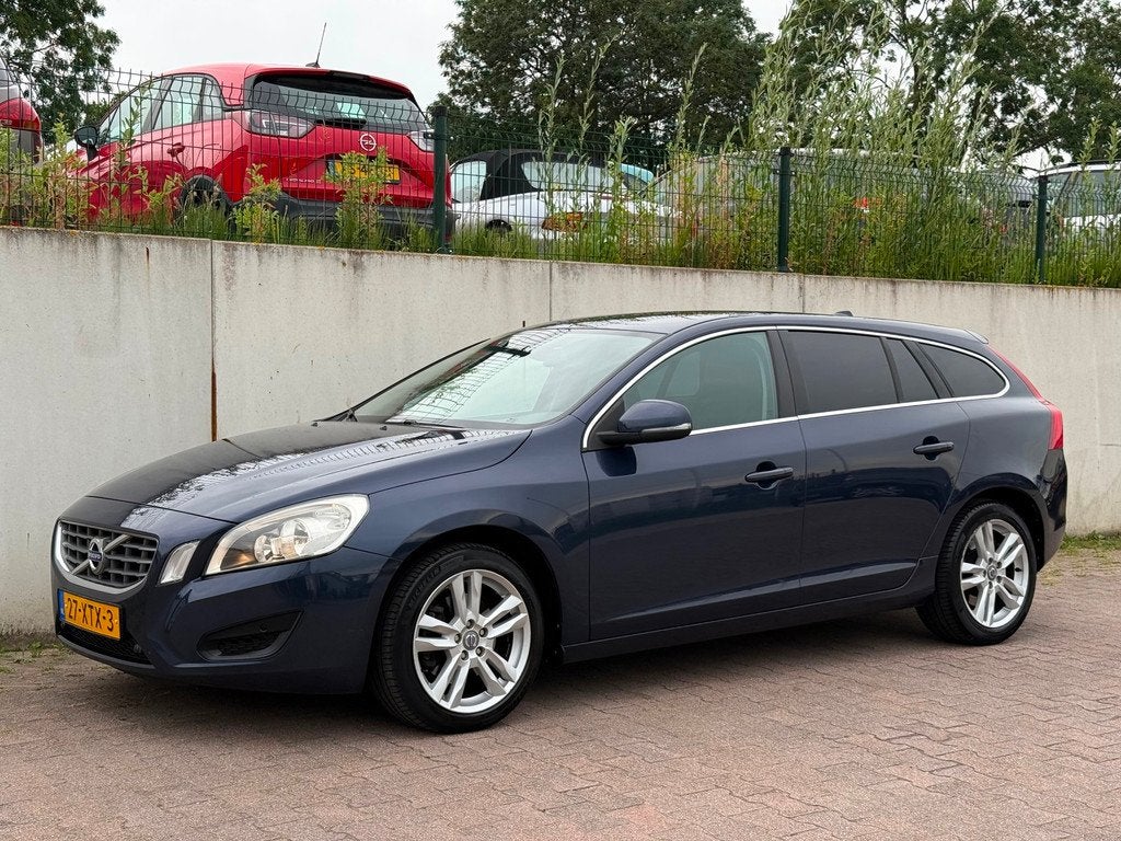 Volvo V60 1.6 T4 Momentum/NAVI/CLIMA/VOLLEDIG ONDERHOUDEN/LE, Auto's, Volvo, Gebruikt, 4 cilinders, Blauw, Leder en Stof