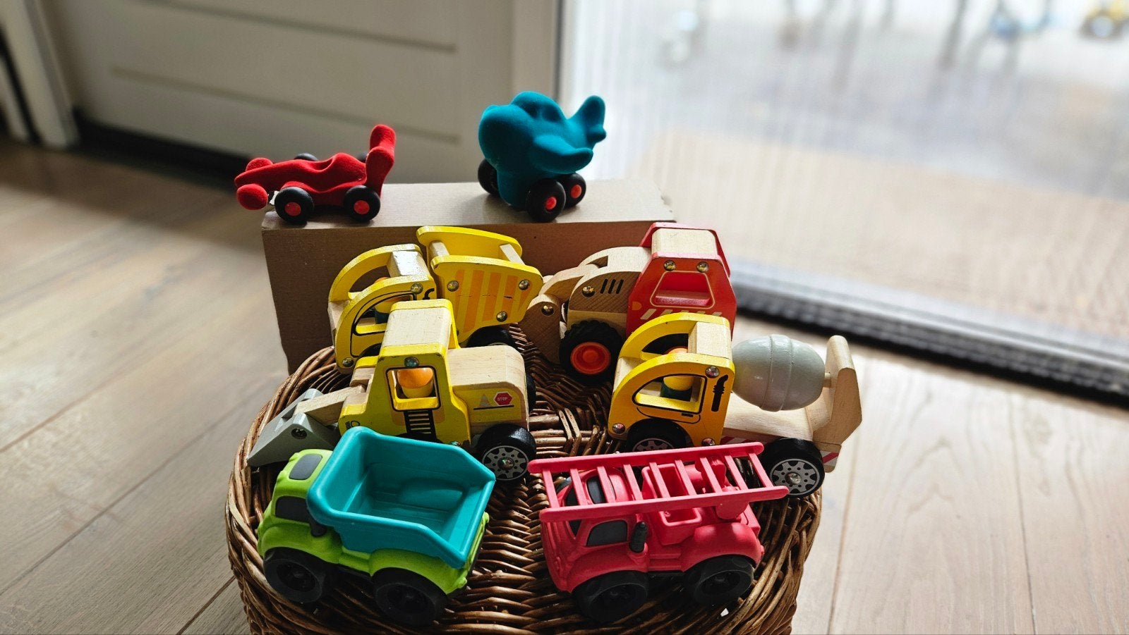 Houten voertuigen set New Classic Toys, Kinderen en Baby's, Ophalen of Verzenden, Gebruikt