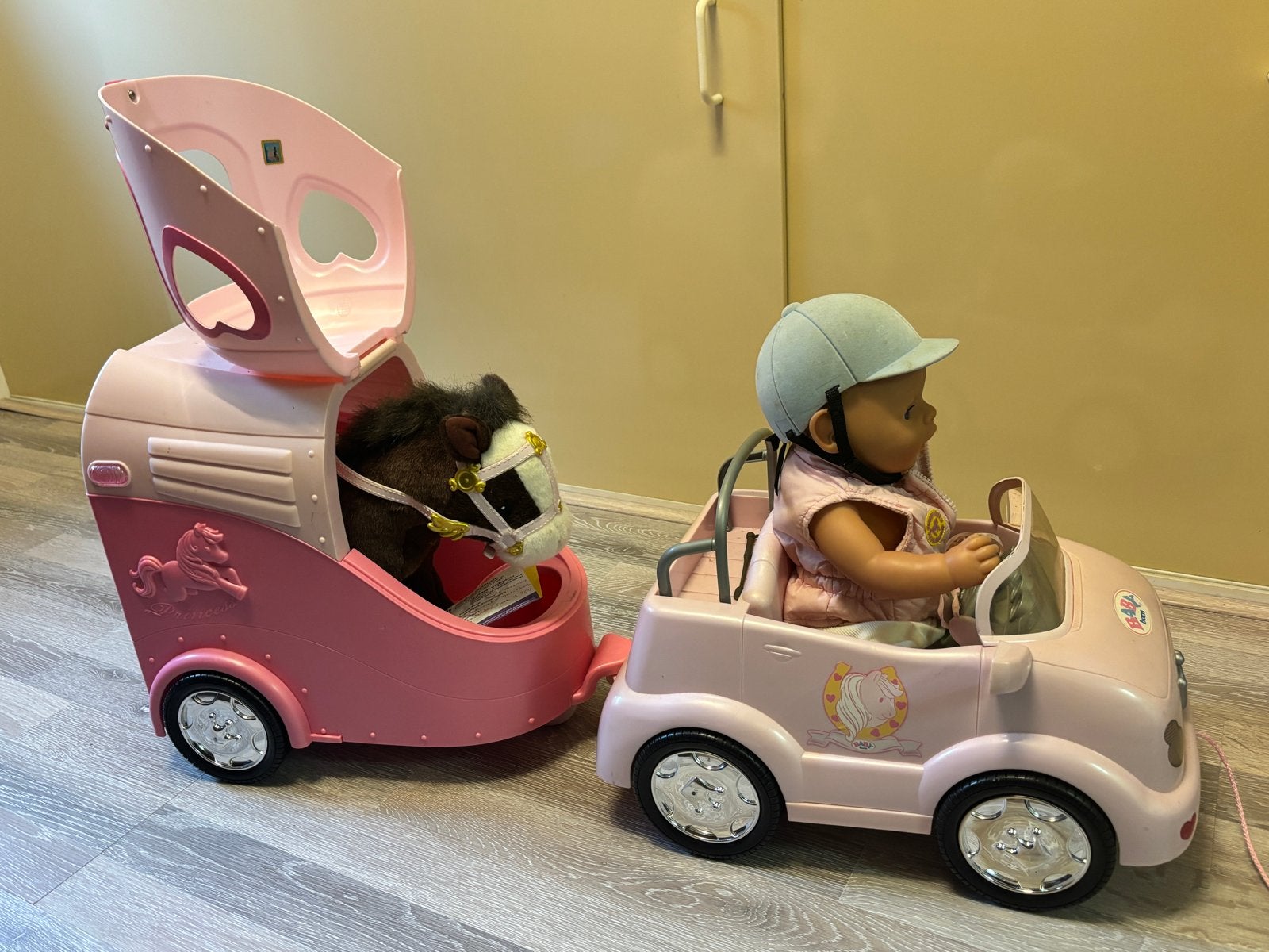 Baby Born pop, auto, paardentrailer en accessoires, Kinderen en Baby's, Speelgoed | Poppen, Ophalen of Verzenden, Gebruikt, Babypop