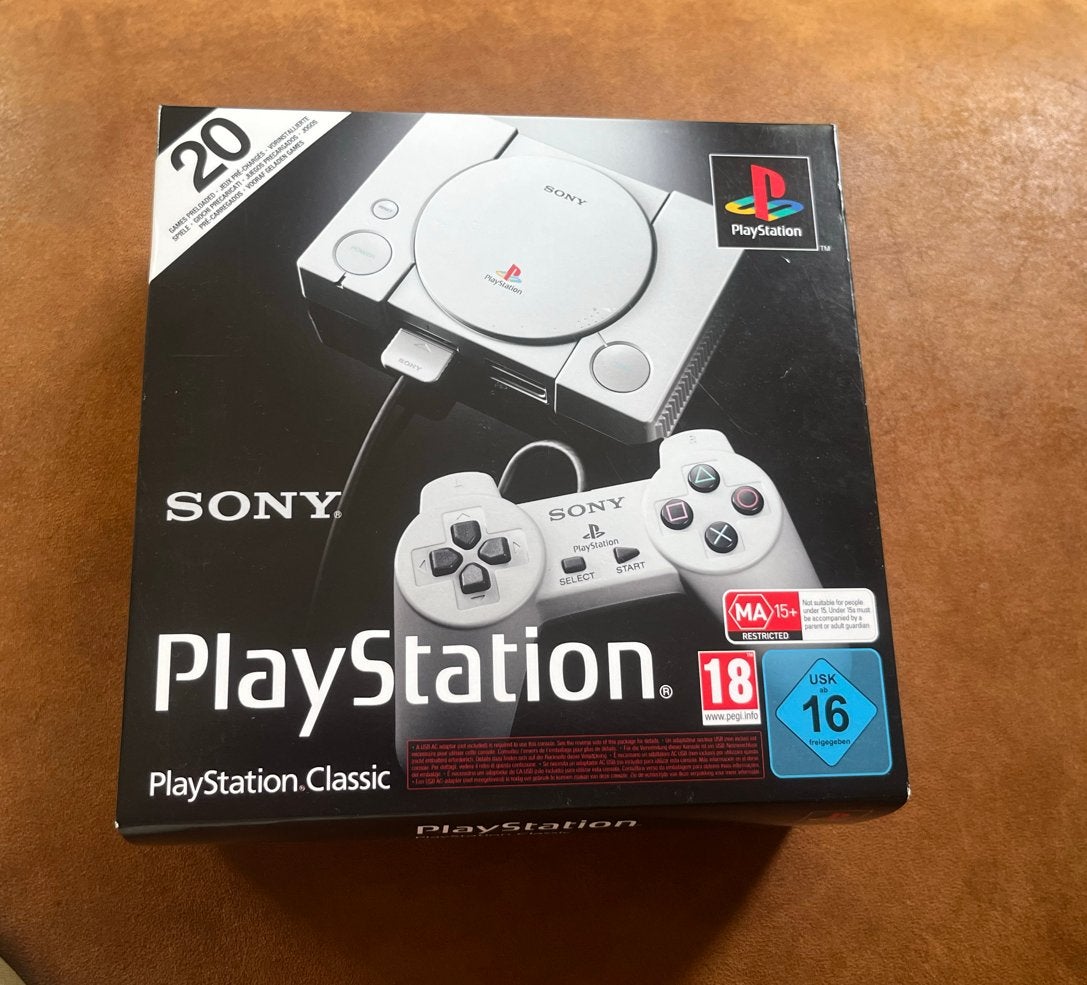 PlayStation Classic Mini - Nieuw in doos, Spelcomputers en Games, Spelcomputers | Sony PlayStation 1, Ophalen, Nieuw, Met 2 controllers