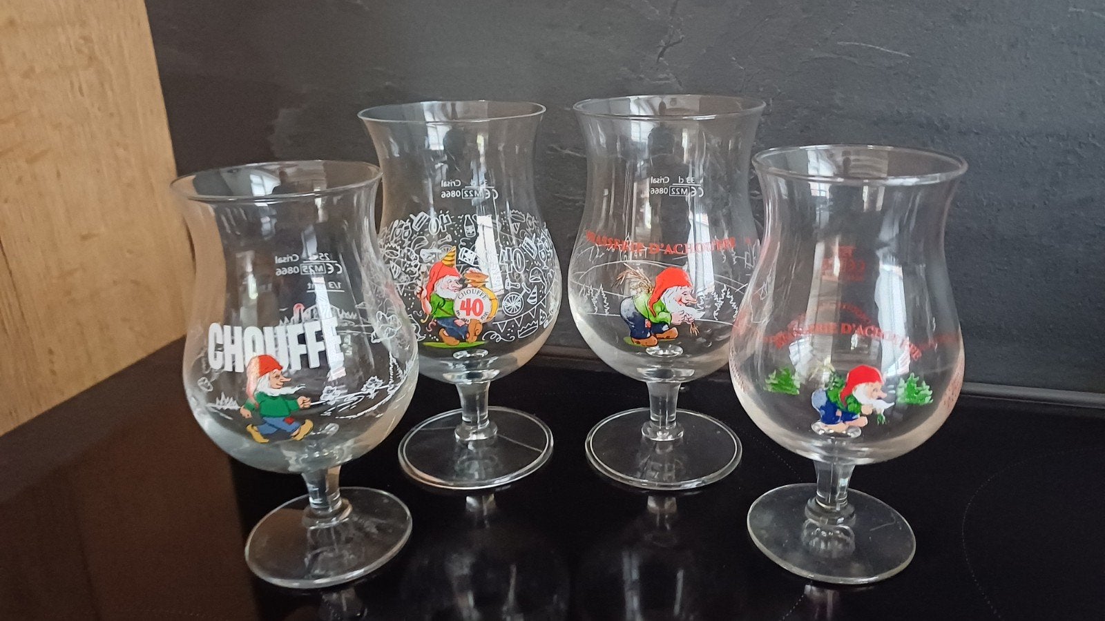 Set van 4 La Chouffe bierglazen - 25cl en 33cl, Verzamelen, Ophalen of Verzenden, Nieuw, Glas of Glazen