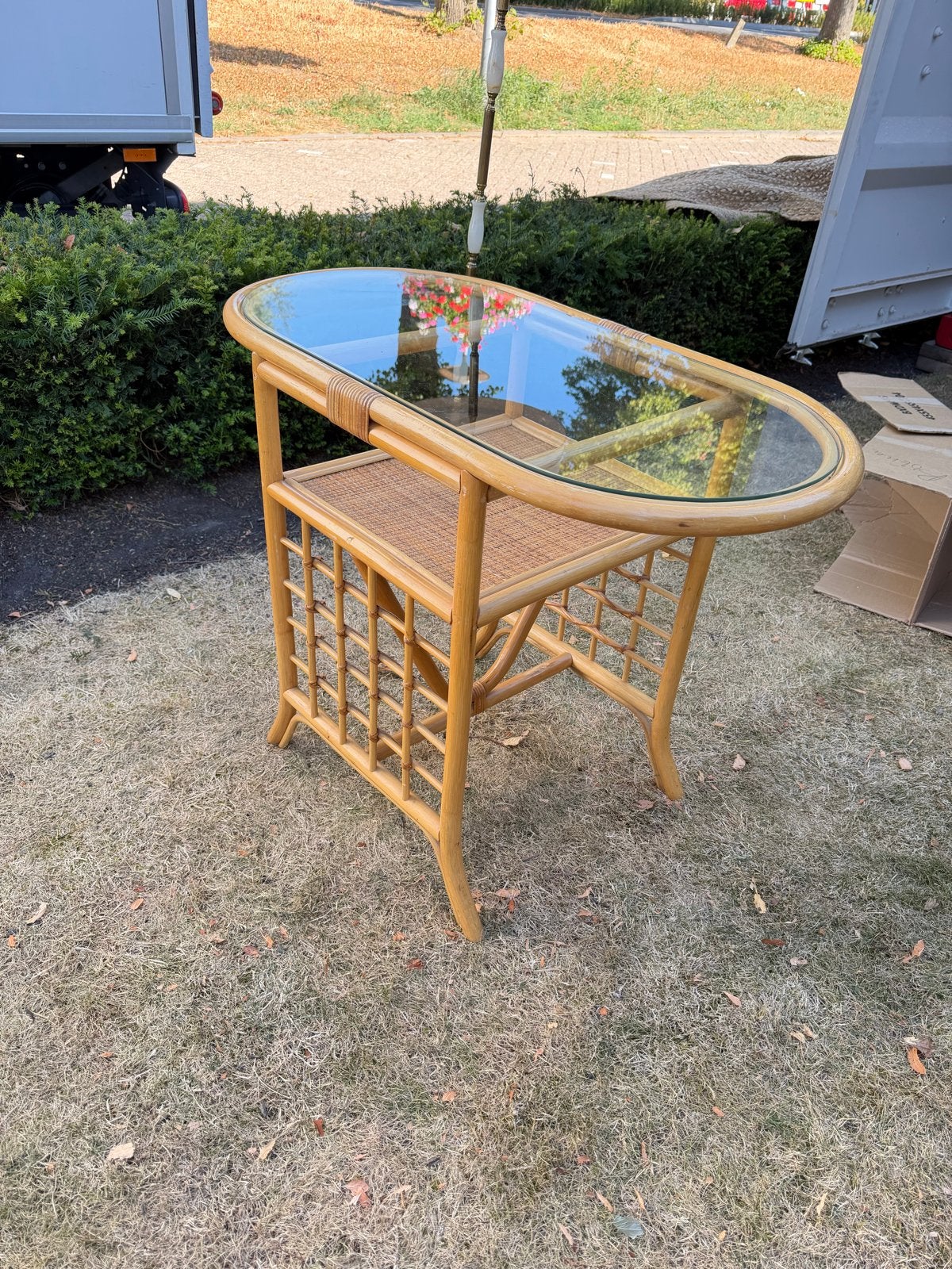 Stijlvolle Bamboe Tafel met Glazen Blad, Ophalen, Gebruikt, Glas, 75 cm of meer