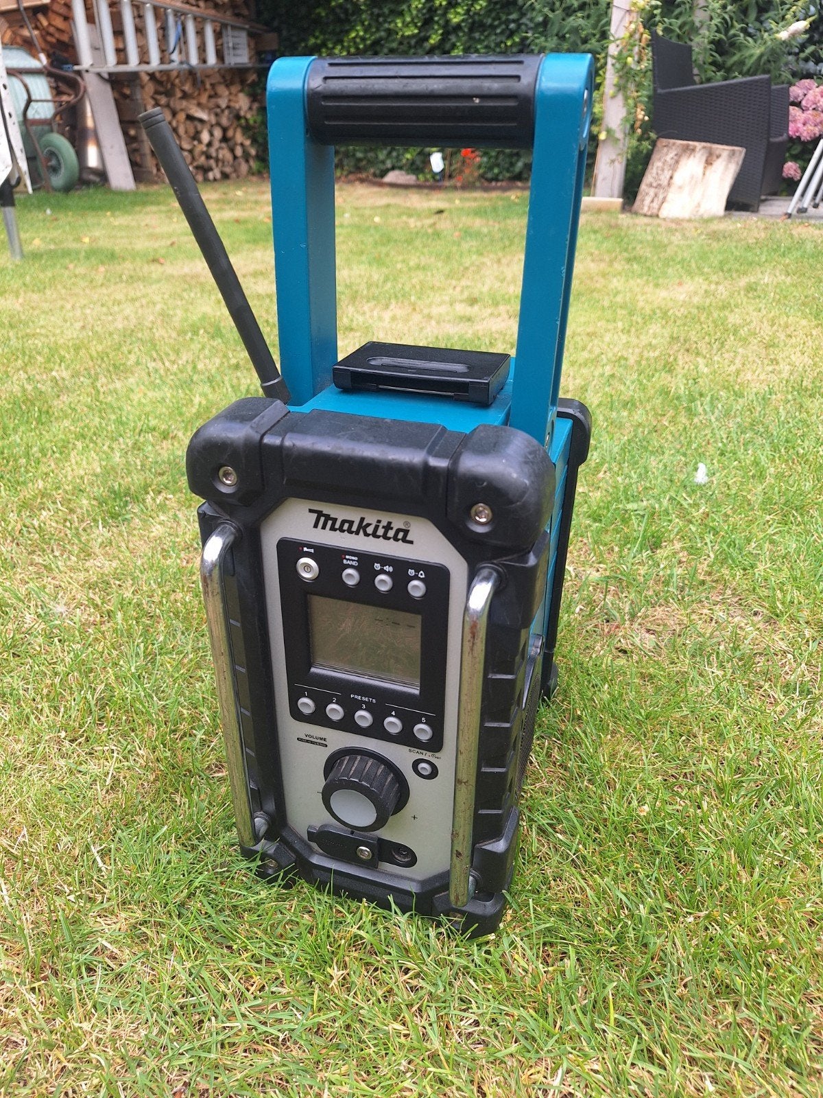 Makita bouwradio DMR102 evt. incl 4ah 18v accu, Ophalen of Verzenden, Gebruikt, Bouwradio