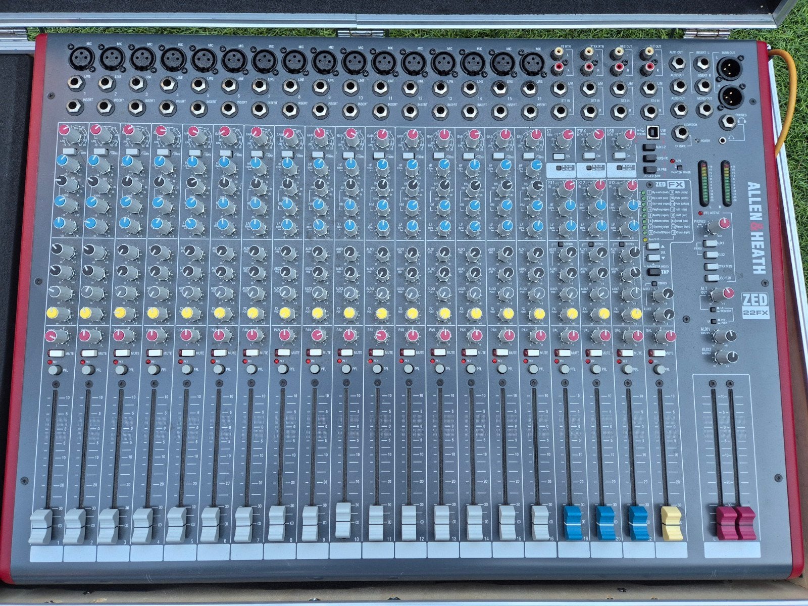 Allen & Heath ZED-22FX Mengpaneel met Flightcase, Muziek en Instrumenten, Ophalen, Zo goed als nieuw, 20 kanalen of meer, Microfooningang