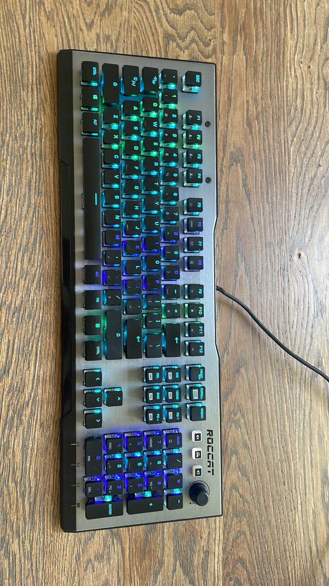 Roccat vulcan 120 AIMO toetsenbord (2 toetsen defect), Computers en Software, Toetsenborden, Verlichte toetsen, Ophalen of Verzenden