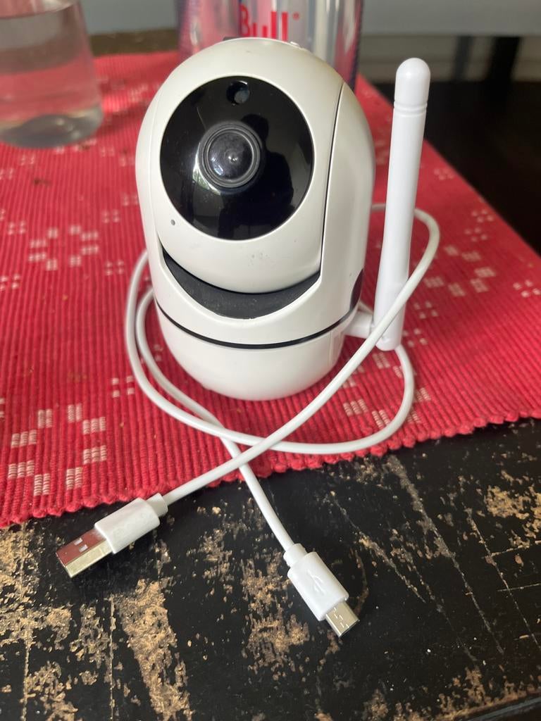 Compacte IP-camera met WiFi en nachtzicht, Ophalen of Verzenden, Zo goed als nieuw, Binnencamera