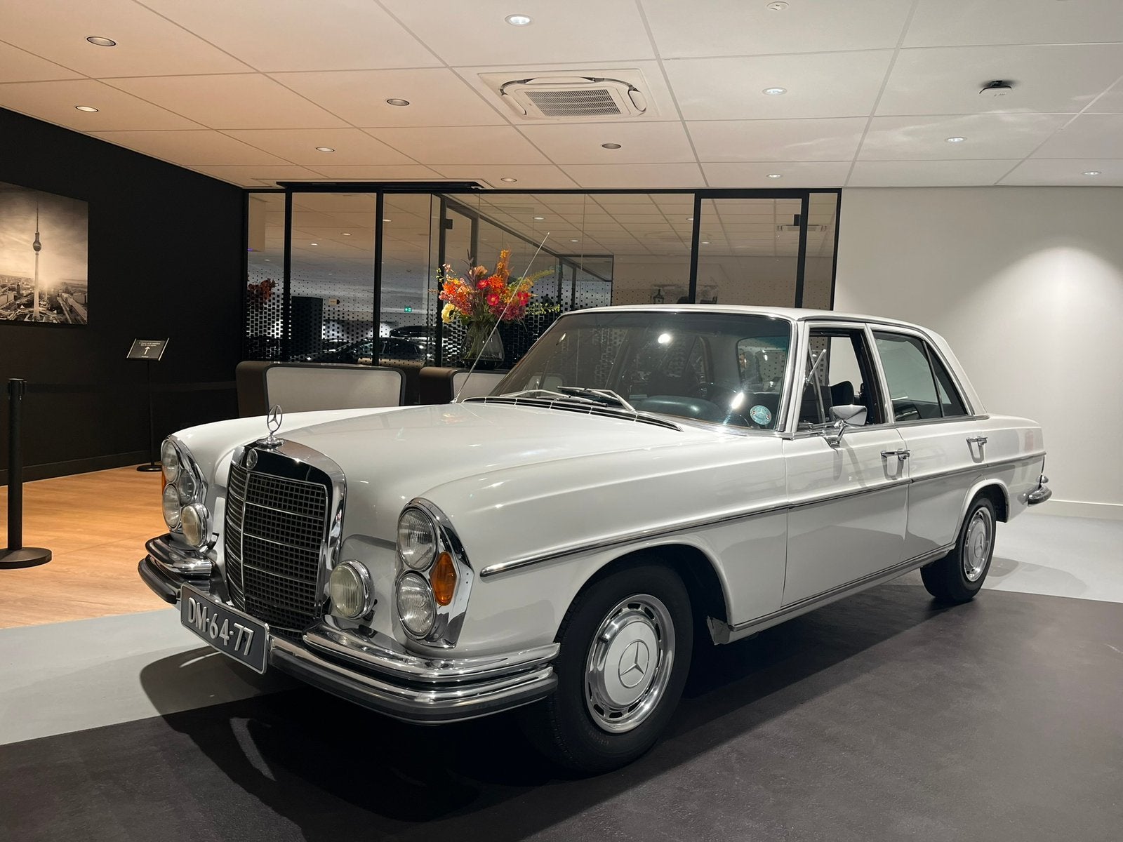 Mercedes-Benz S280 W108 – Klassieke elegantie te huur