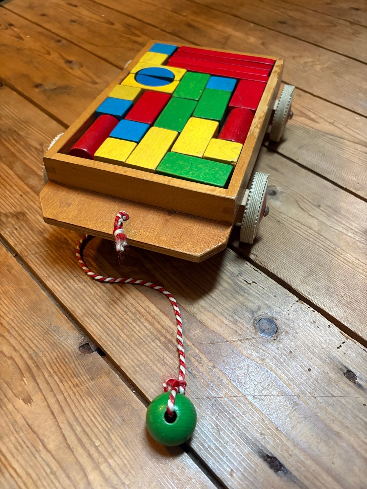 Houten trekkar met bouwblokken - Vintage speelgoed, Ophalen of Verzenden, Gebruikt, Duw- of Trekspeelgoed