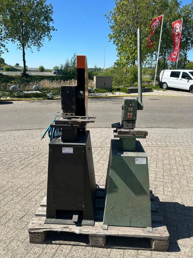 Set van 2 plaat uithoek machines, Zakelijke goederen, Machines en Bouw | Metaalbewerking, Ophalen