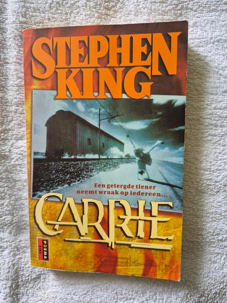 Stephen King - Carrie (Pocketausgave), Ophalen of Verzenden, Gelezen, Stephen King, Nederland