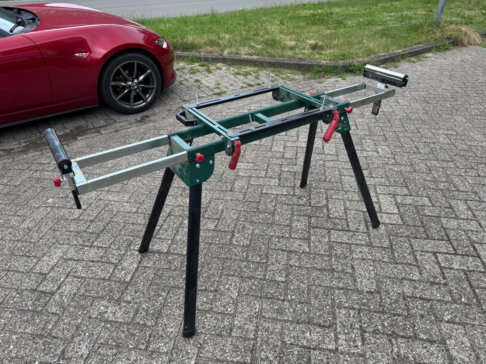 Werkbank voor afkortzaag, Ophalen, Zo goed als nieuw, Afkortzaag, 30 tot 70 mm