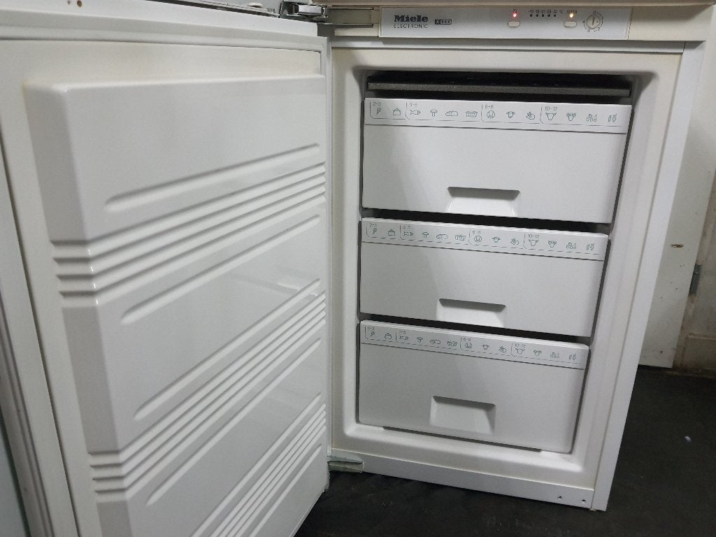 Top A+ Miele Inbouw Vrieskast met 3 lades werkt super, Witgoed en Apparatuur, Vriezers en Diepvrieskisten, Minder dan 85 cm, Minder dan 60 cm