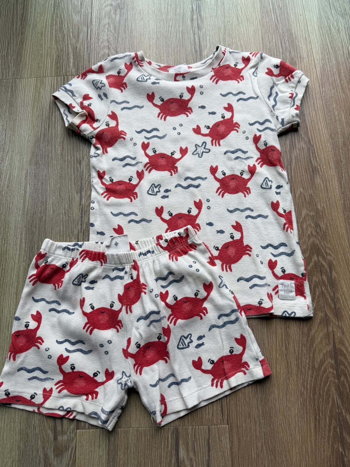 Feetje pyjama maat 110 met krabbenprint, Ophalen of Verzenden, Gebruikt, Jongen of Meisje, Nacht- of Onderkleding