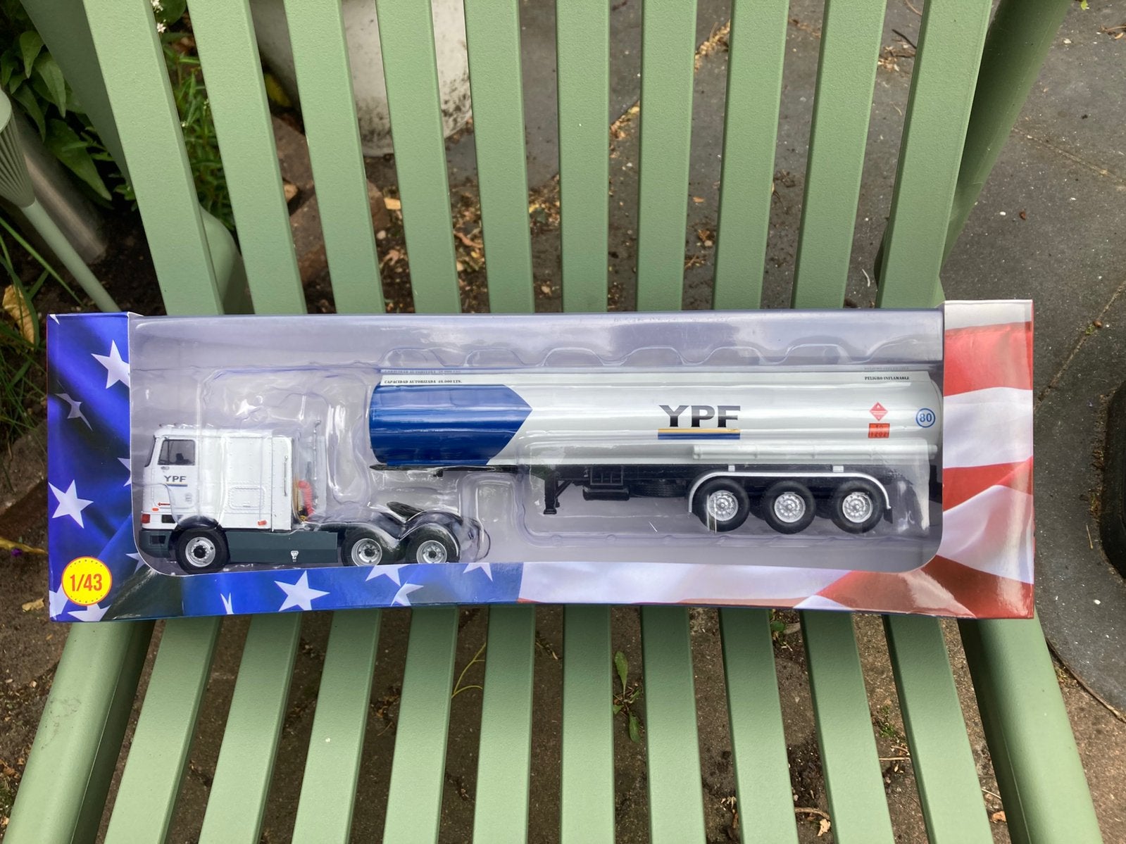 International Harvester YPF tankwagen 1:43, Ophalen of Verzenden, Nieuw, Bus of Vrachtwagen, Overige merken
