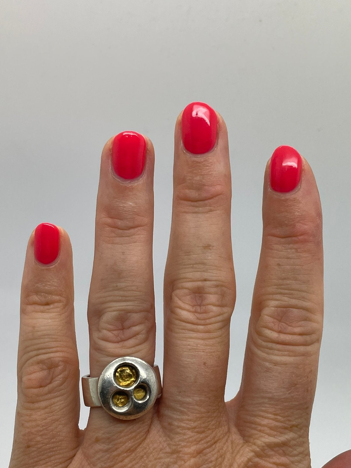 F326 Prachtige zilveren modernist ring 24k goud maat 18, 18 tot 19, Ophalen of Verzenden, X, Dame