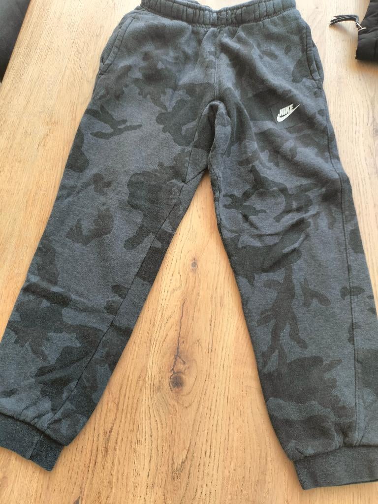 Joggingbroek van Nike maat 128, Broek, Gebruikt, Ophalen of Verzenden, Nike