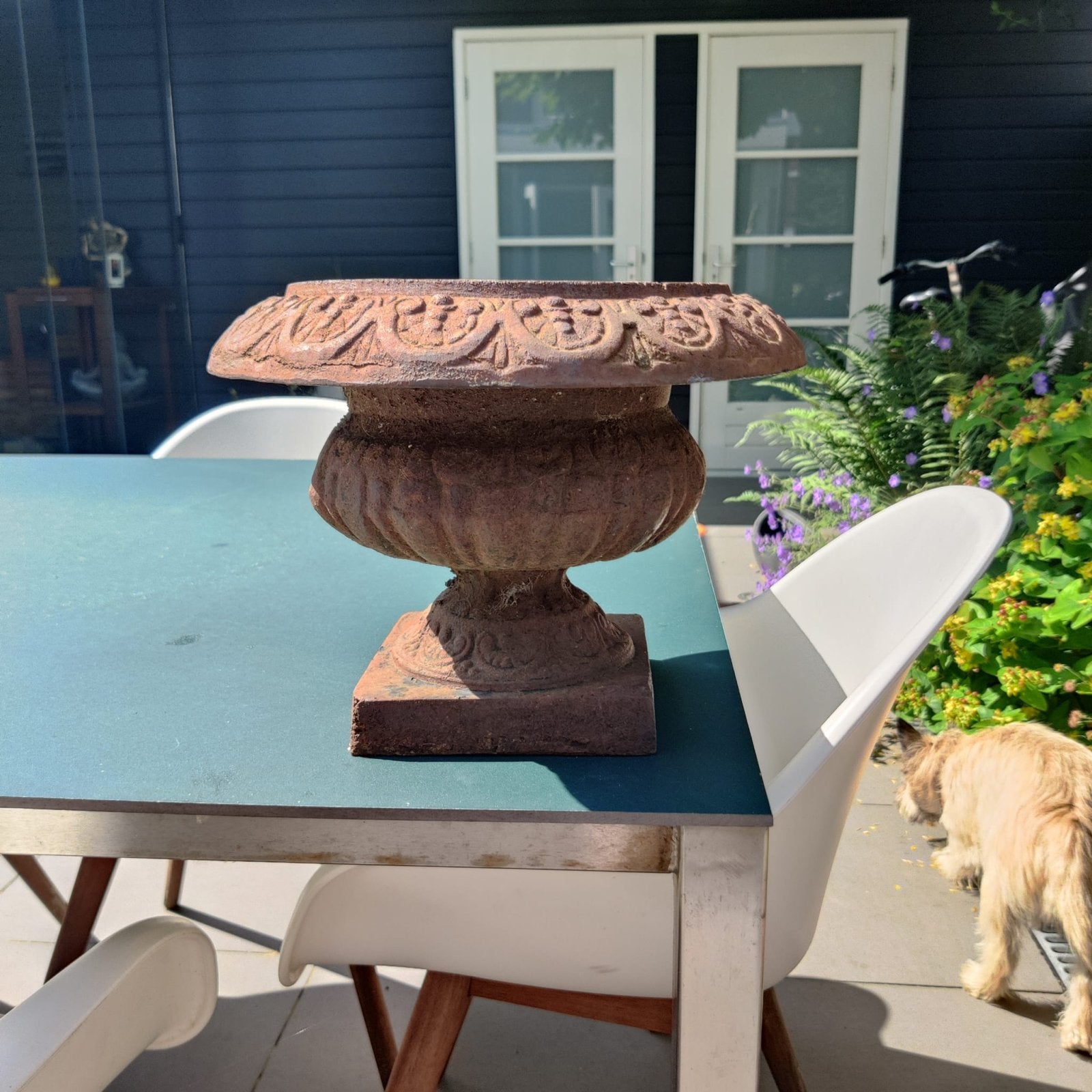 IJzeren bloempot - 33 cm breed, 23 cm hoog, Gebruikt, Rond, Binnen, Minder dan 40 cm