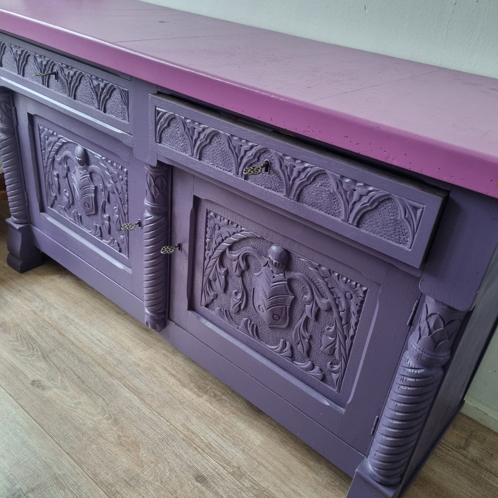 Unieke paarse dressoir met houtsnijwerk, opknapper, Ophalen