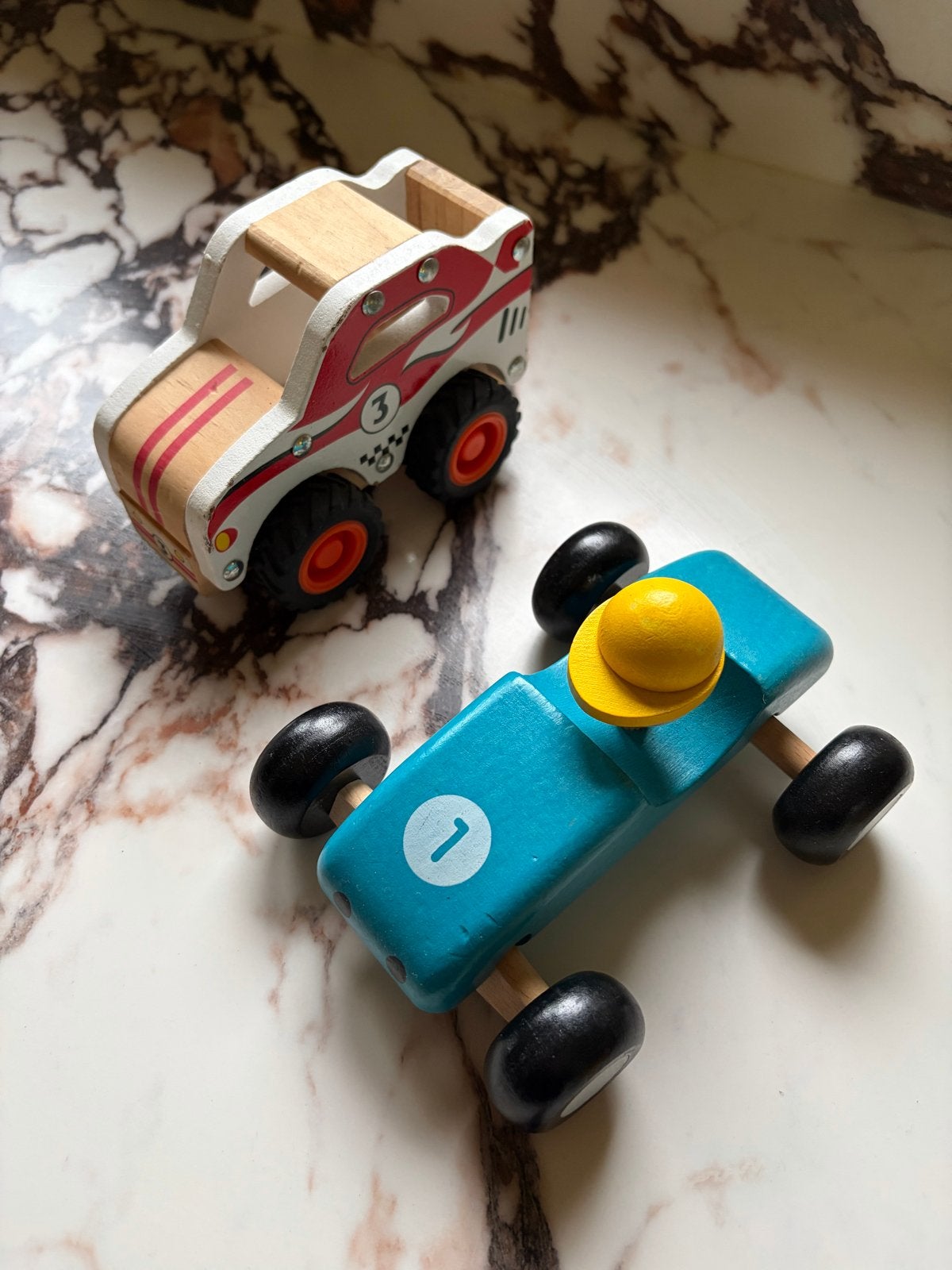 Houten speelgoedauto's - Set van 2, Ophalen of Verzenden, Zo goed als nieuw