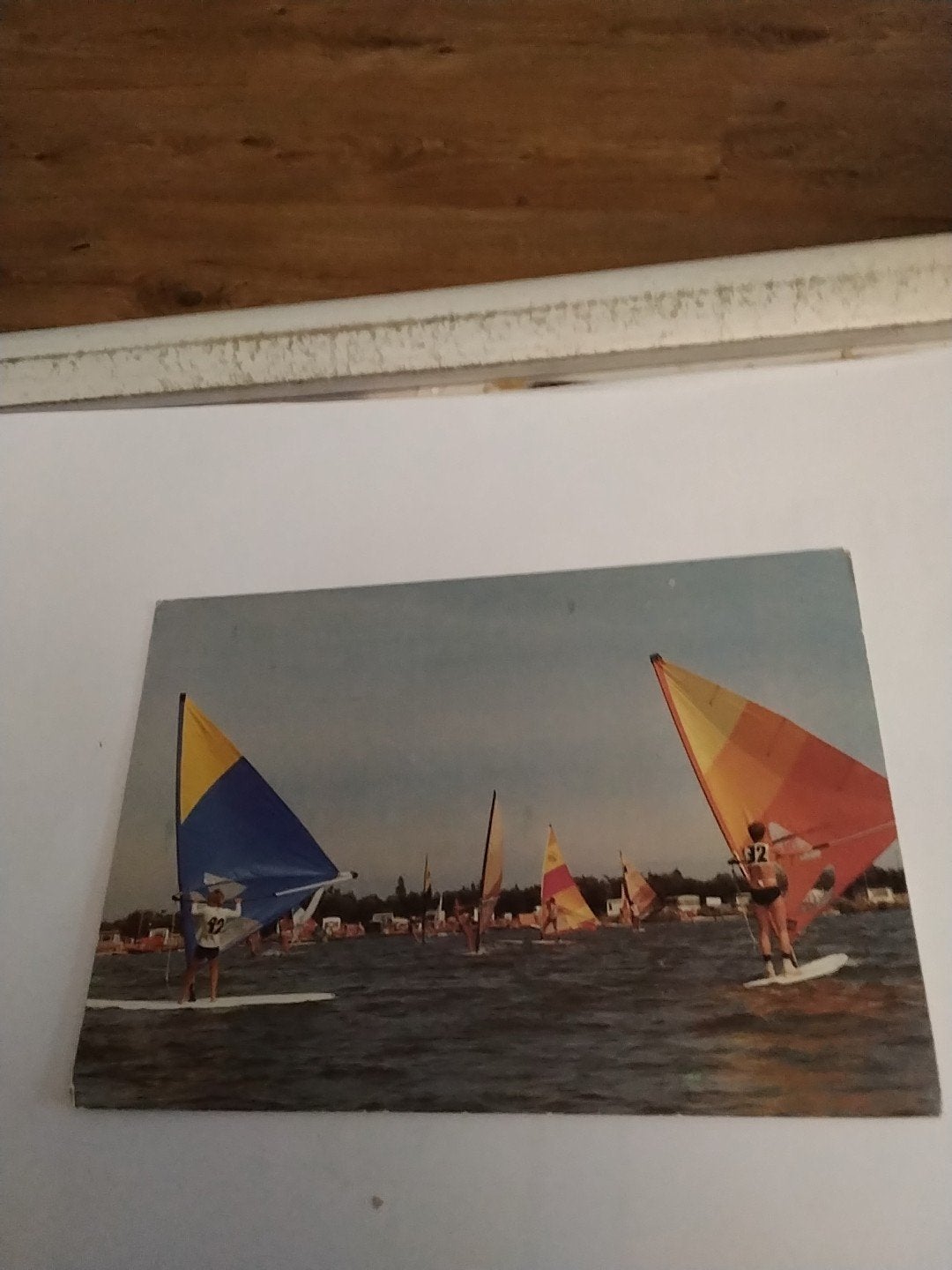 Oude ansichtkaart Workum windsurfen IJsselmeer 1981, Ophalen of Verzenden, 1980 tot heden, Gelopen, Friesland