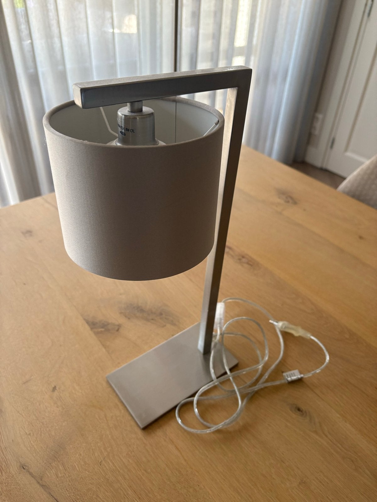 Moderne tafellamp met stoffen kap, Ophalen, Gebruikt, E27 (groot), Met kap