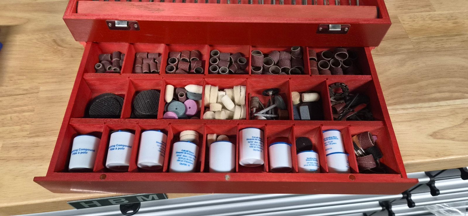 HBM Gereedschapsset in houten kist - Dremel accessoires, Ophalen of Verzenden, Gebruikt, Gereedschapsset, Overige merken