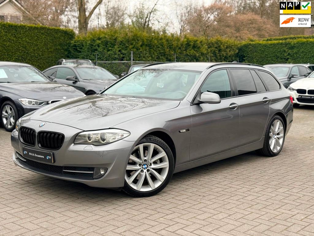 BMW 5-serie Touring 523i Executive|Trekhaak|Navigatie|Automa, Auto's, Euro 5, Gebruikt, Zwart, 2000 kg