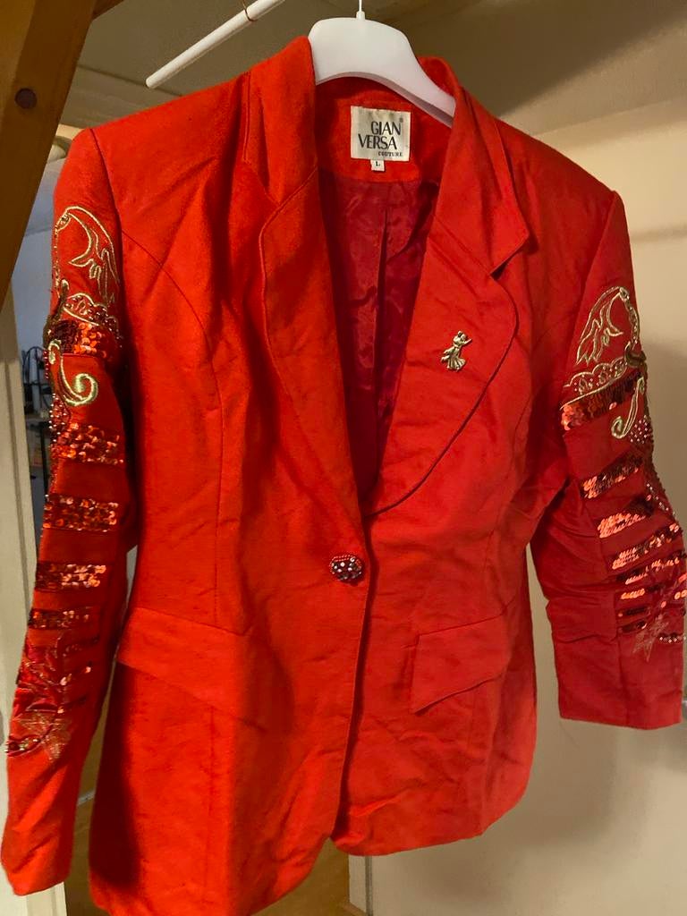 Rood colbert met pailletten en borduursels - Maat L, Kleding | Dames, Jasjes, Kostuums en Pakken, Maat 42/44 (L), Ophalen of Verzenden