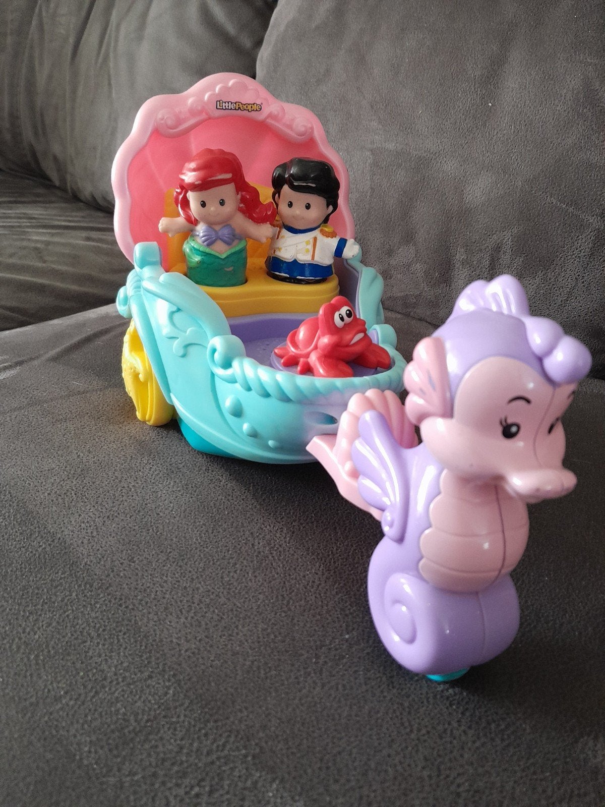 Fisher-Price Prinses Ariël Zeemeermin koets, Ophalen, Zo goed als nieuw, Speelset
