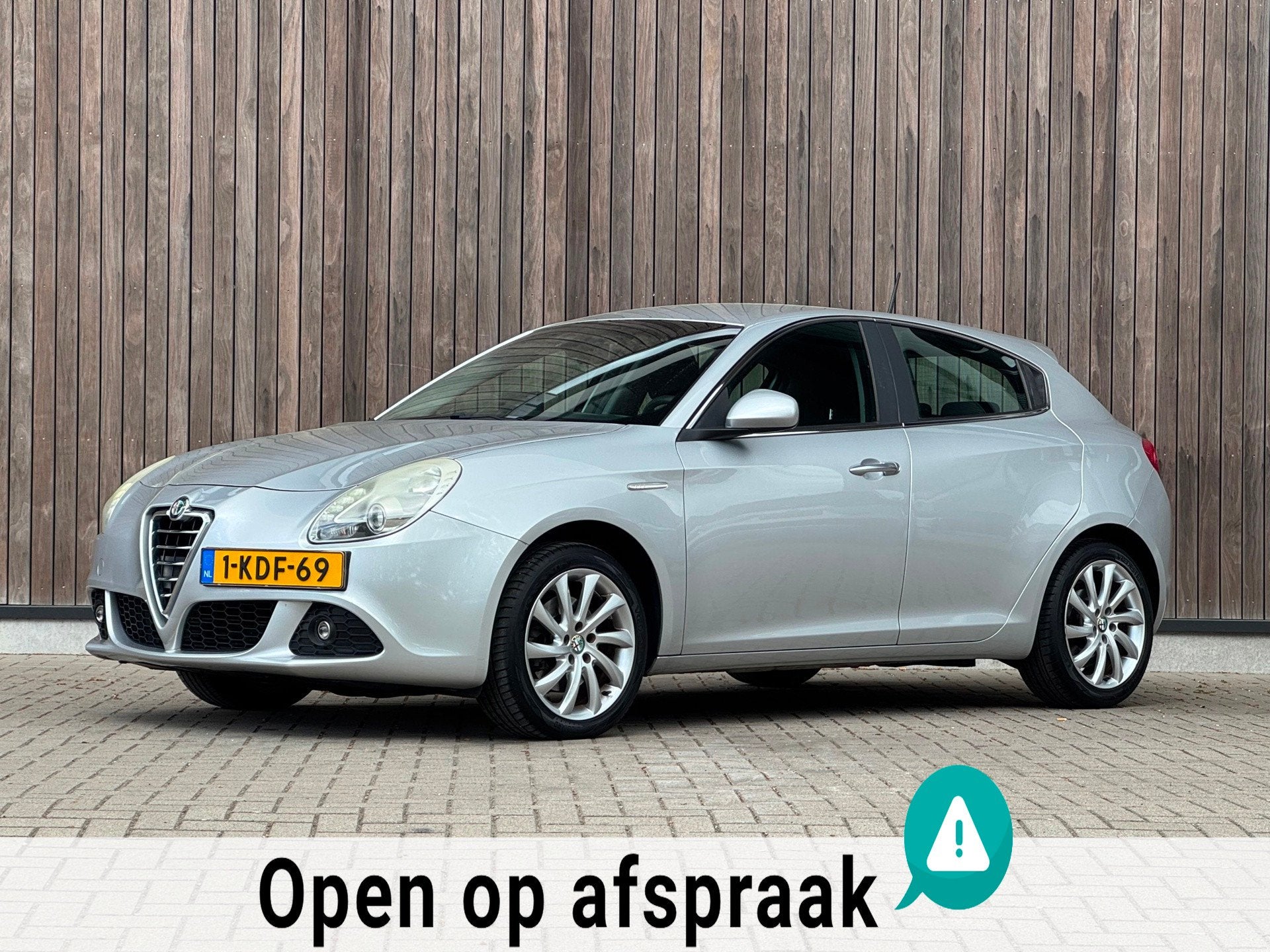 Alfa Romeo Giulietta 1.4 T Distinctive |Automaat|, Euro 5, Stof, Zwart, 4 cilinders