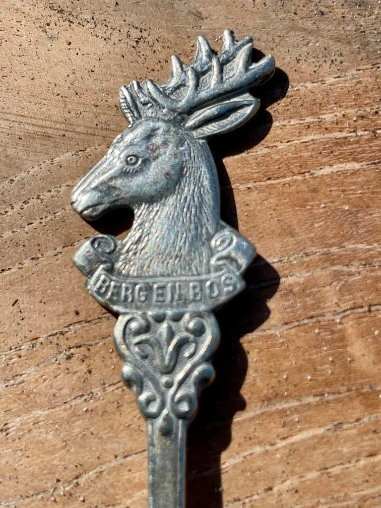 Vintage souvenirlepel Bergenbos met hert, Ophalen of Verzenden