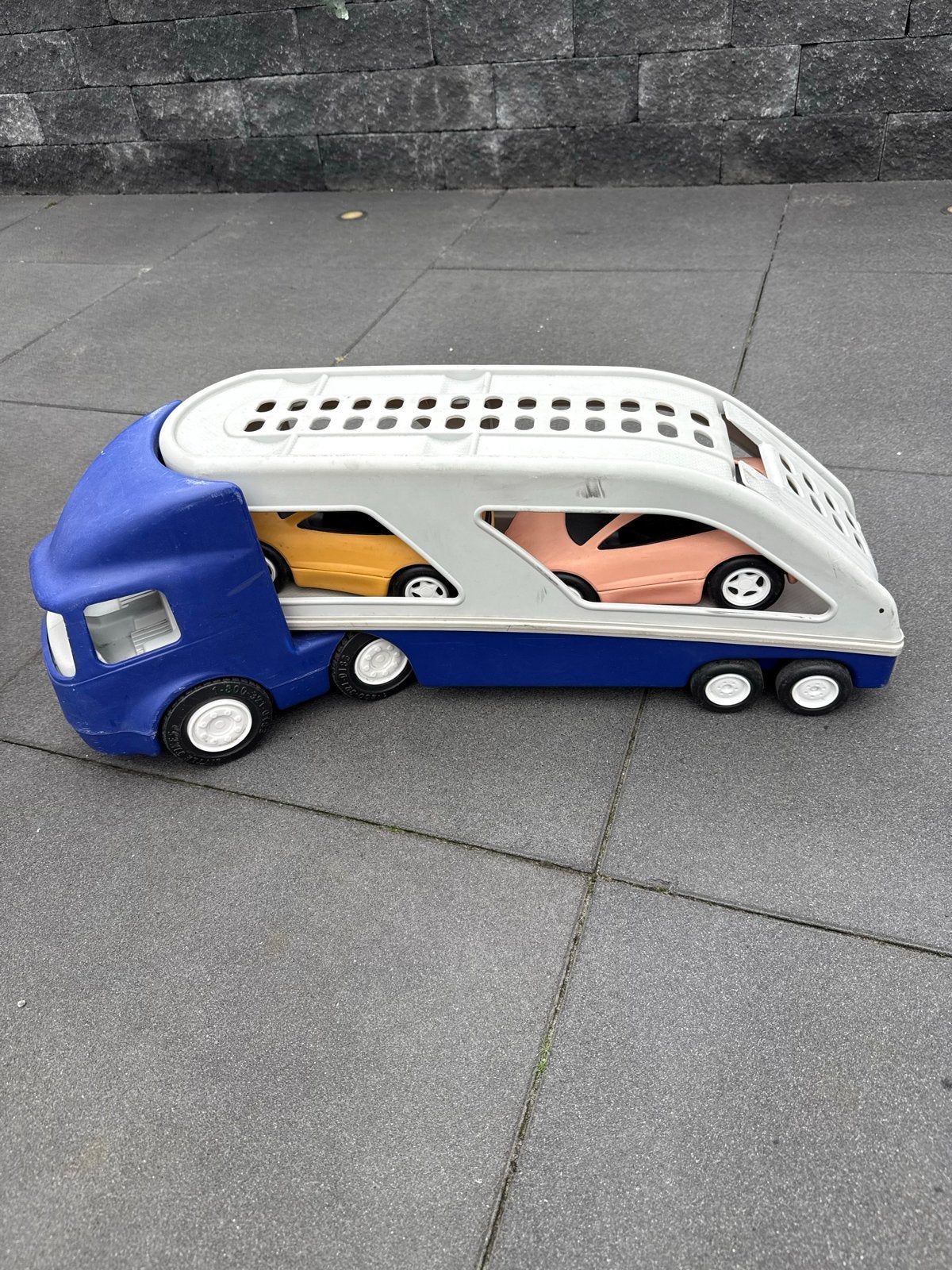Little tikes Grote speelgoed autotransporter met 2 auto's, Kinderen en Baby's, Ophalen, Gebruikt