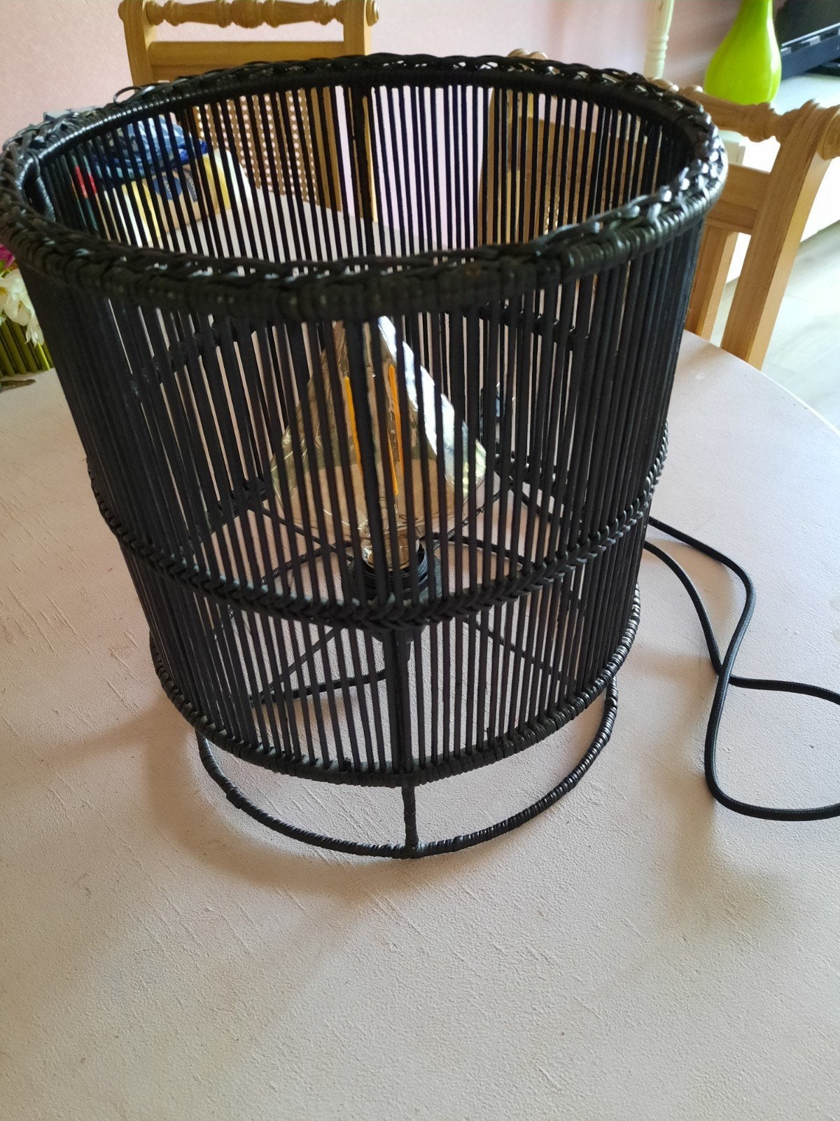 Zwarte rotan tafellamp met schakelaar, Met schakelaar, Natuurlijk materiaal, Ophalen of Verzenden, Zwart