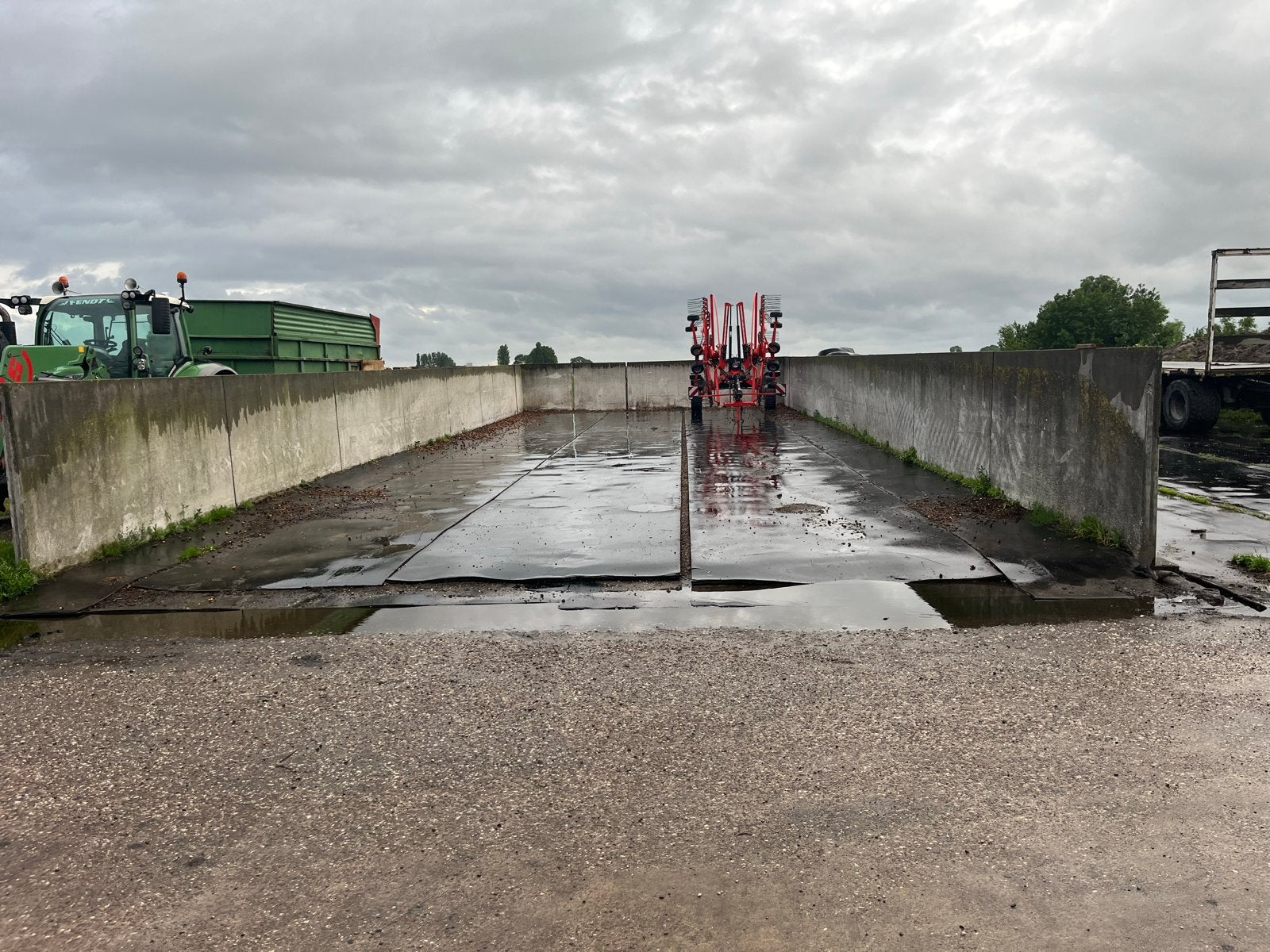 Keerwanden - 28.00 x 10.00m, Zakelijke goederen, Ophalen