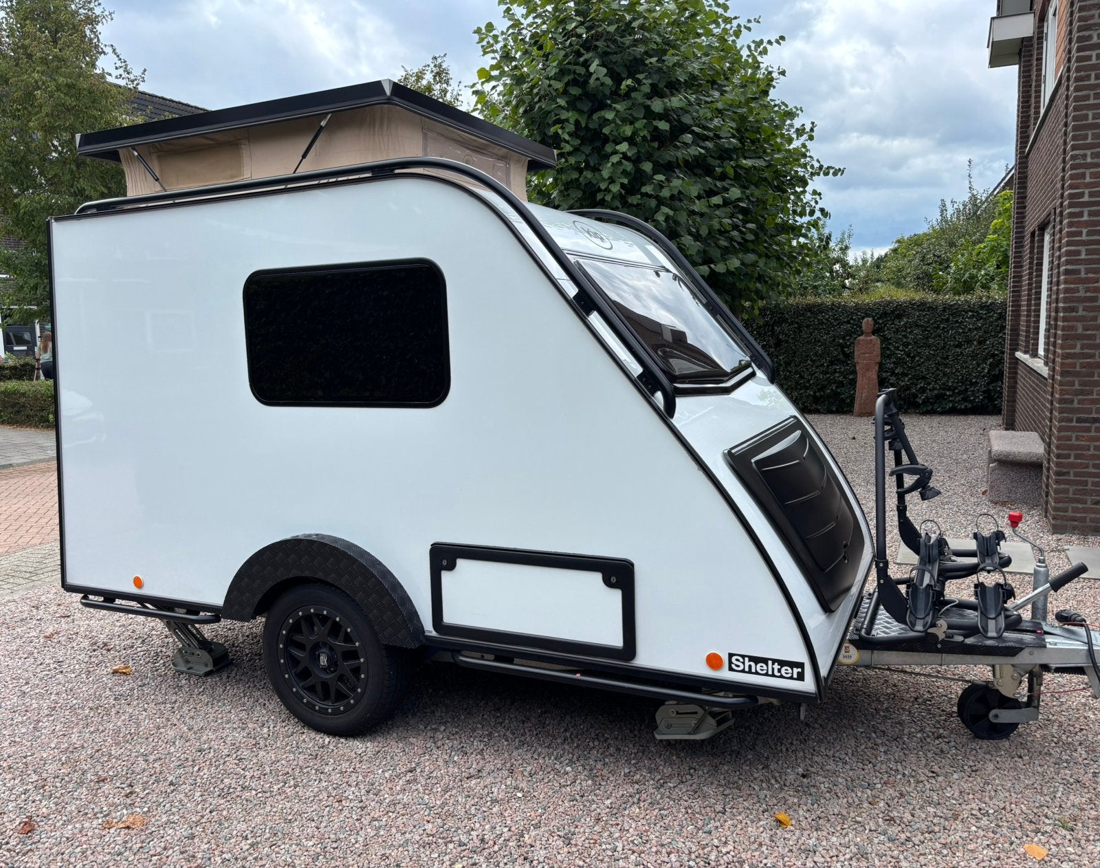 Kip Shelter Outback met o.a. Whale kachel, De Waard luifel, Caravans en Kamperen, Standaardzit, Kip, Tot en met 2, Particulier