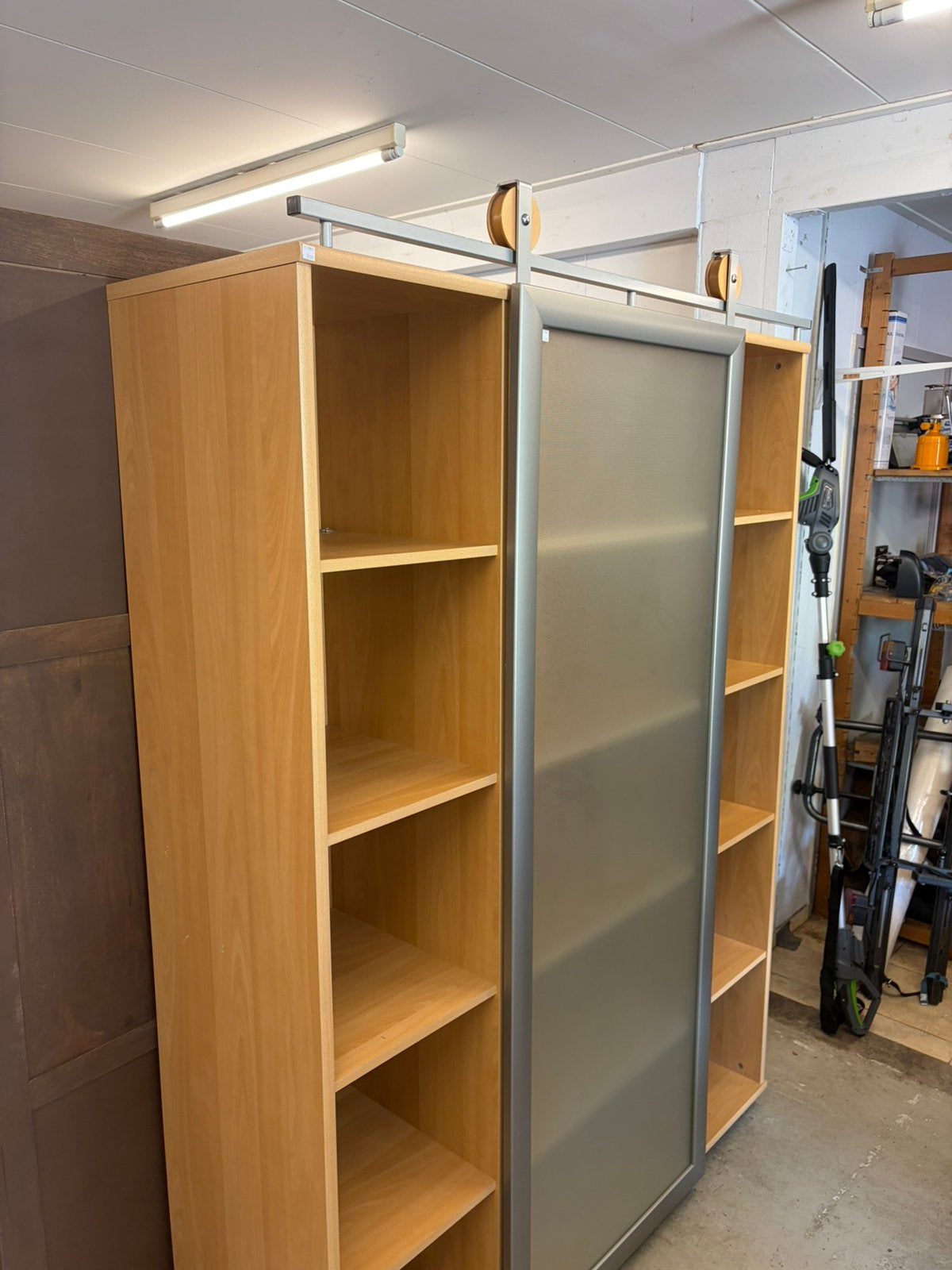 Beuken boekenkast met schuifdeur, Ophalen, ., Zo goed als nieuw, .