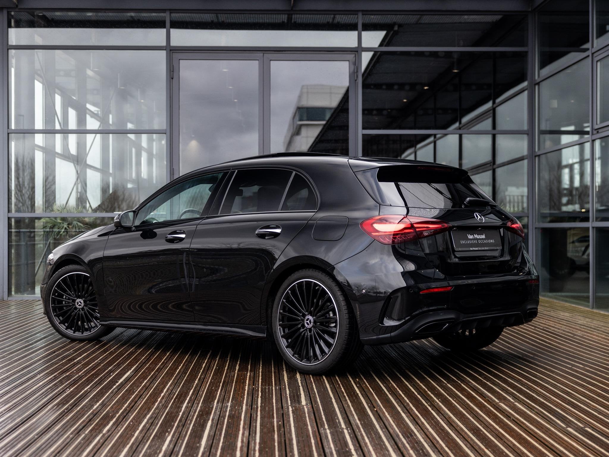 Mercedes-Benz A-klasse 180 Business Solution AMG | PANORAMA\, 4 cilinders, Zwart, Origineel Nederlands, A-Klasse