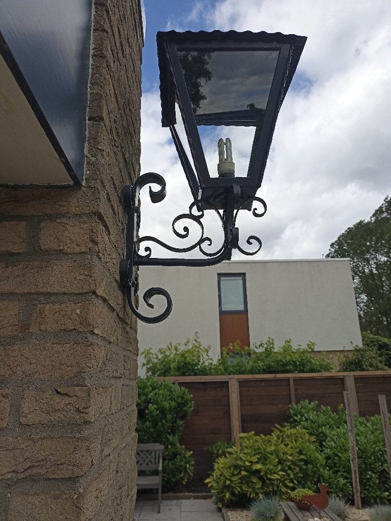 Zware smeedijzeren buitenlamp met een verhaal, Tuin en Terras, Buitenverlichting, Ophalen, Gebruikt, Wandlamp, Netvoeding