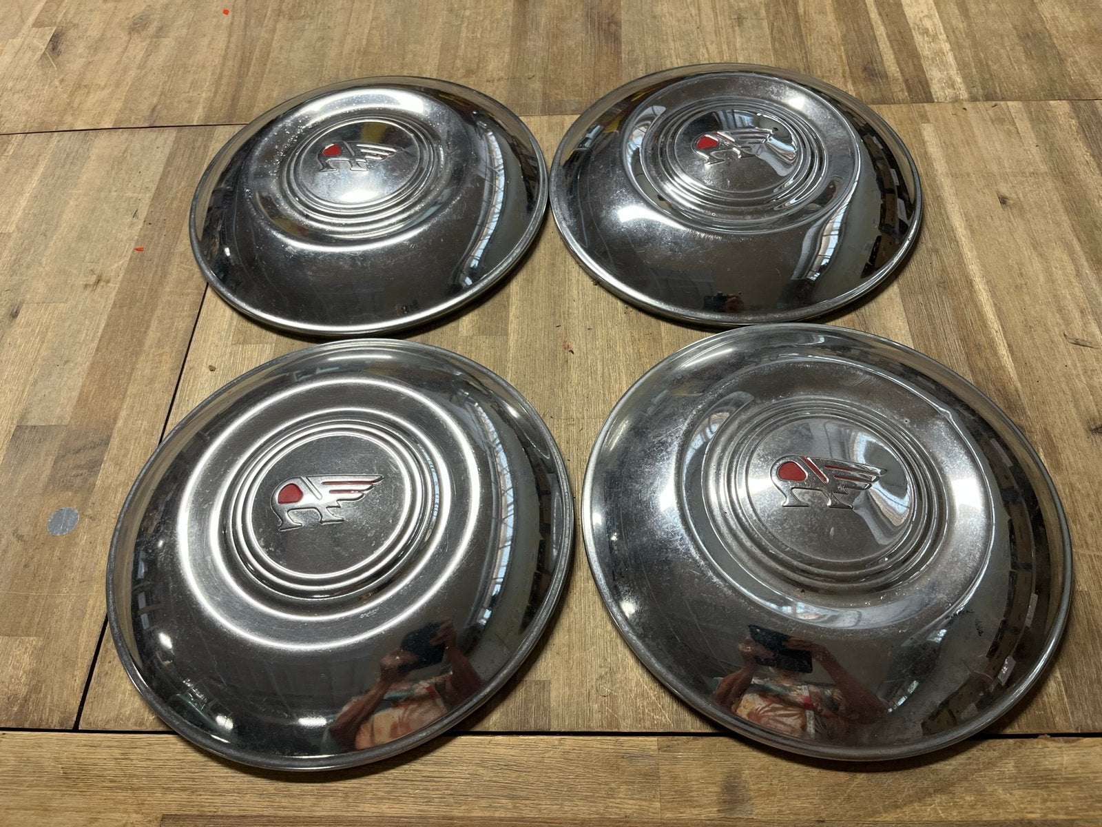 Set van 4 vintage wieldoppen met logo, Auto diversen, Wieldoppen, Gebruikt, Ophalen of Verzenden
