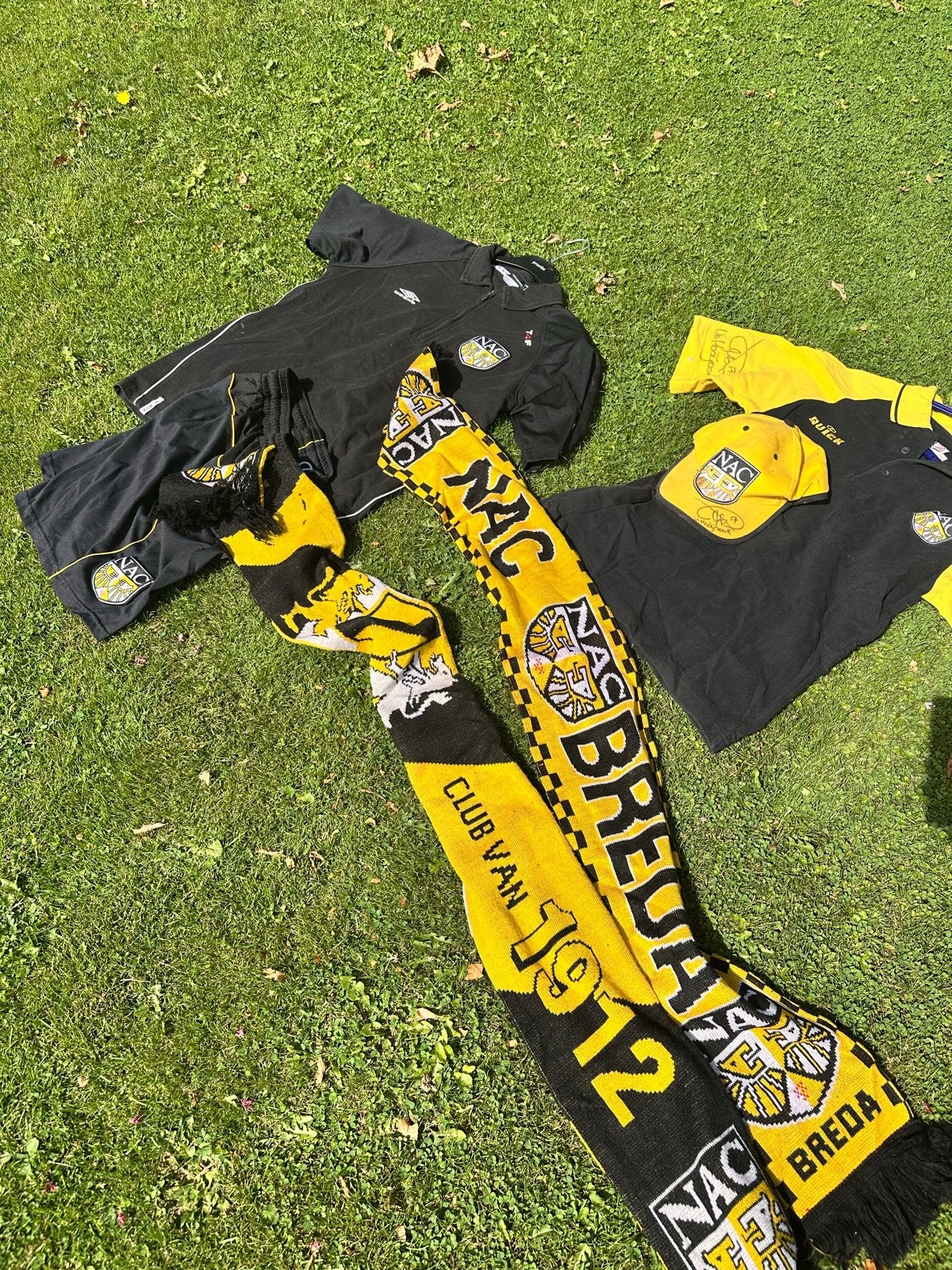 NAC Breda Fanpakket met handtekening Pierre van Hooijdonk, Ophalen of Verzenden, Gebruikt, Shirt
