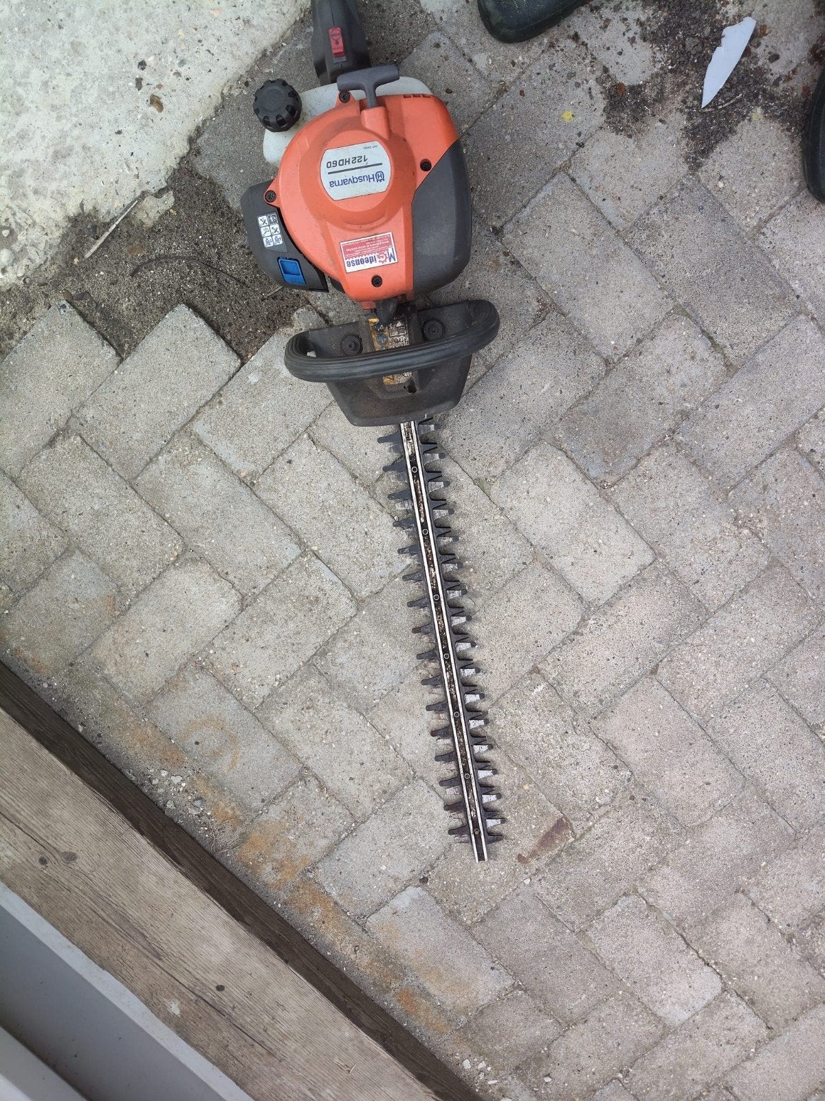 Heggenschaar Husqvarna, Ophalen, Benzine