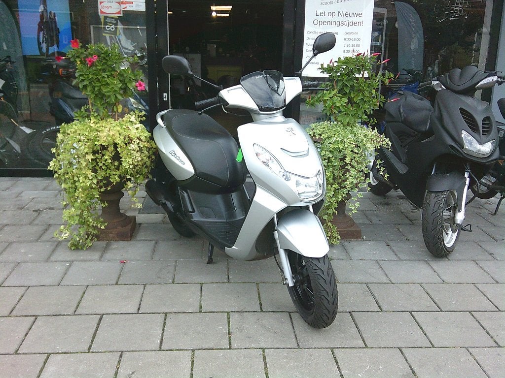 Peugeot Kisbee 25 km/h nette scooter 3 maanden garantie
