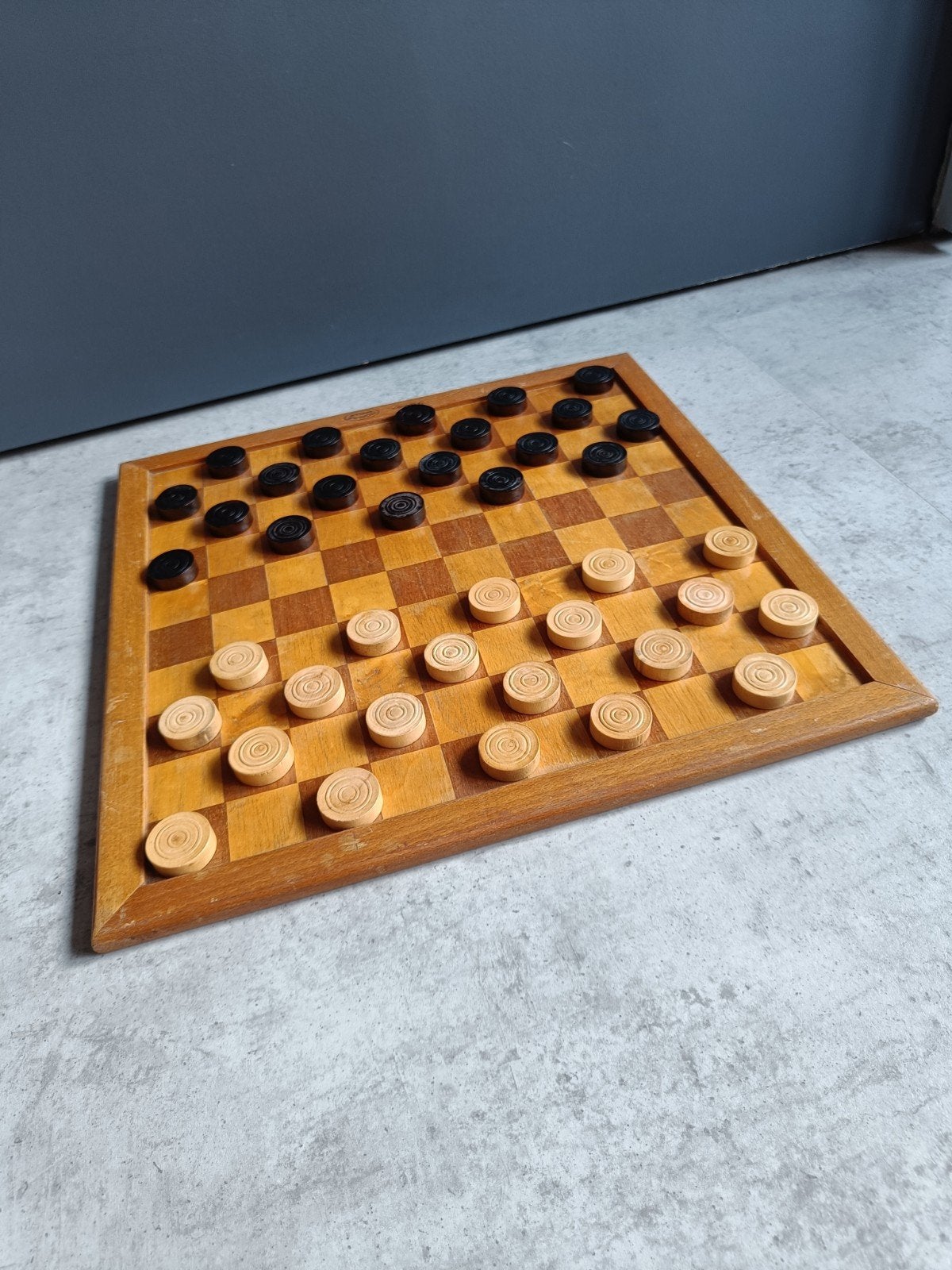 Homas houten dam/schaakbord met houten damstenen, Ophalen of Verzenden, Minder dan 500 stukjes, Gebruikt, Schaken