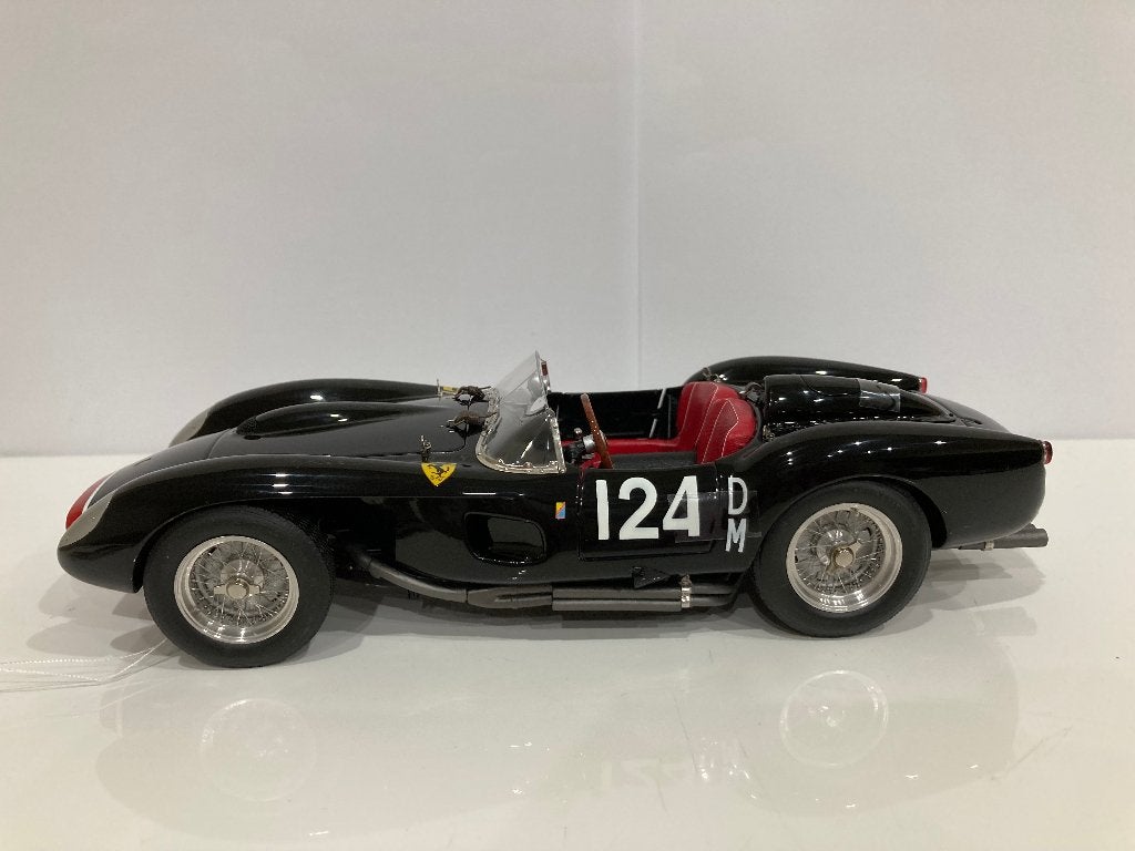 CMC Ferrari 250 Testa Rossa,1957 "Pontoon Fender" scale 1:18, Ophalen of Verzenden, Zo goed als nieuw, Auto, Overige merken