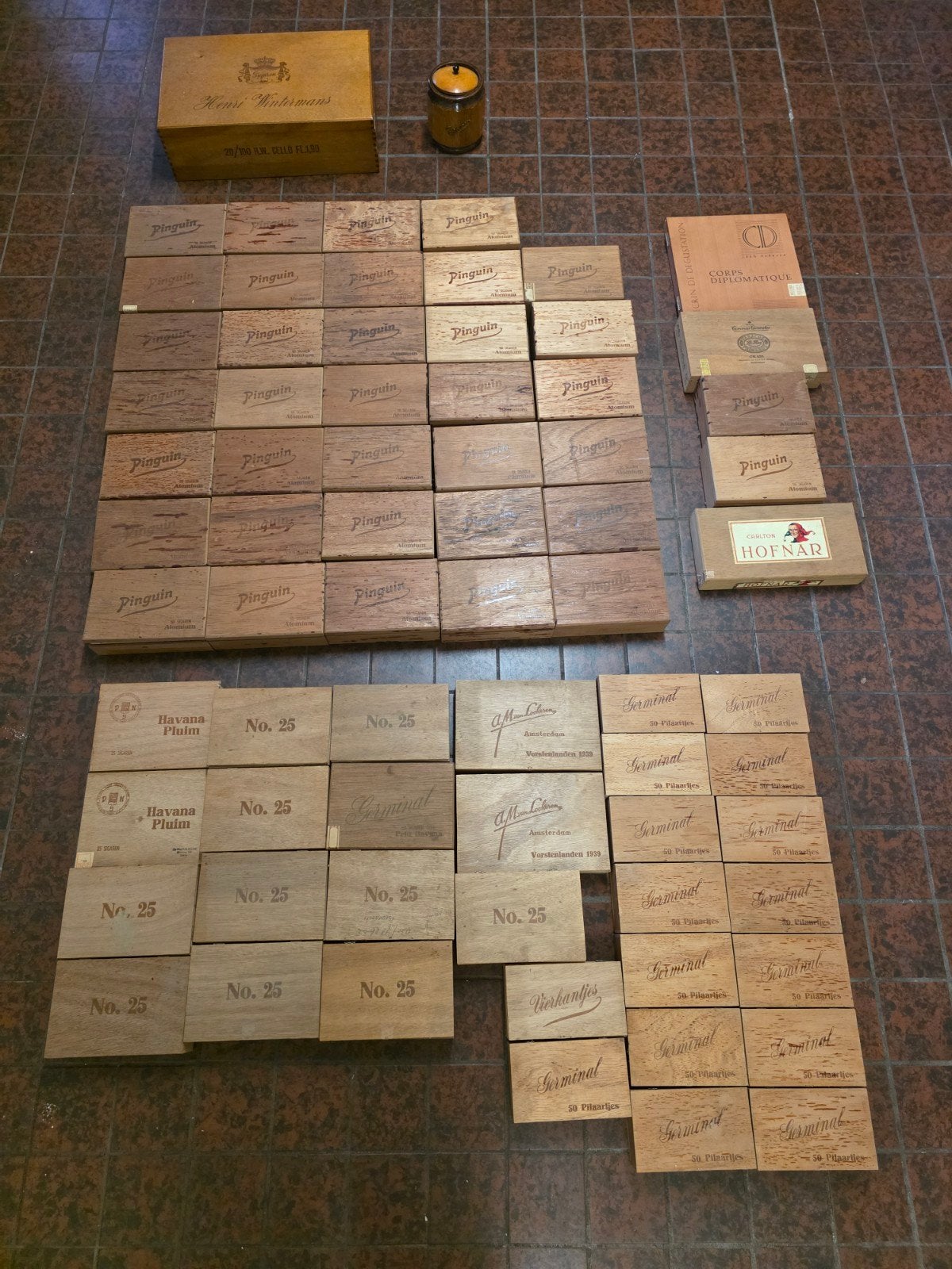 Grote collectie lege sigarenkistjes en blikken, Ophalen, Gebruikt, Tabaksdoos of Verpakking