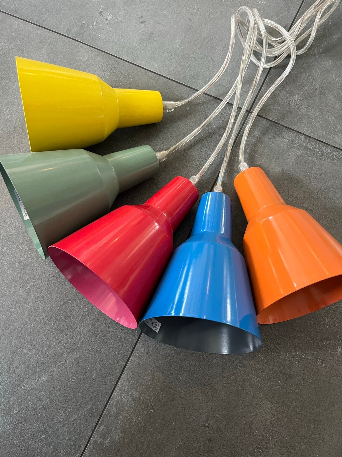 Hanglamp hoog plafond 5 gekleurde kapjes, Ophalen of Verzenden, Gebruikt, Metaal