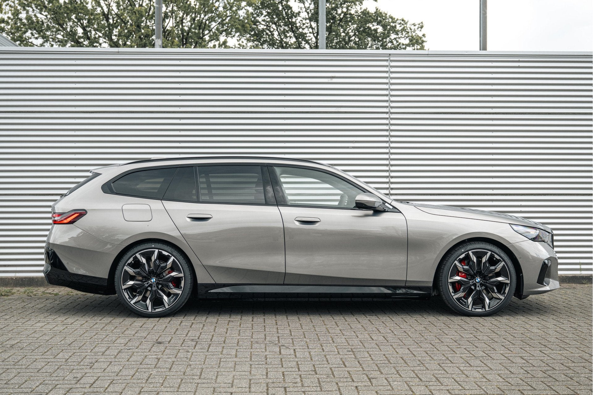 BMW i5 xDrive40 M Sport / Panoramadak / Bowers & Wilkins / A, Automaat, Dealer onderhouden, Zwart, Sedan