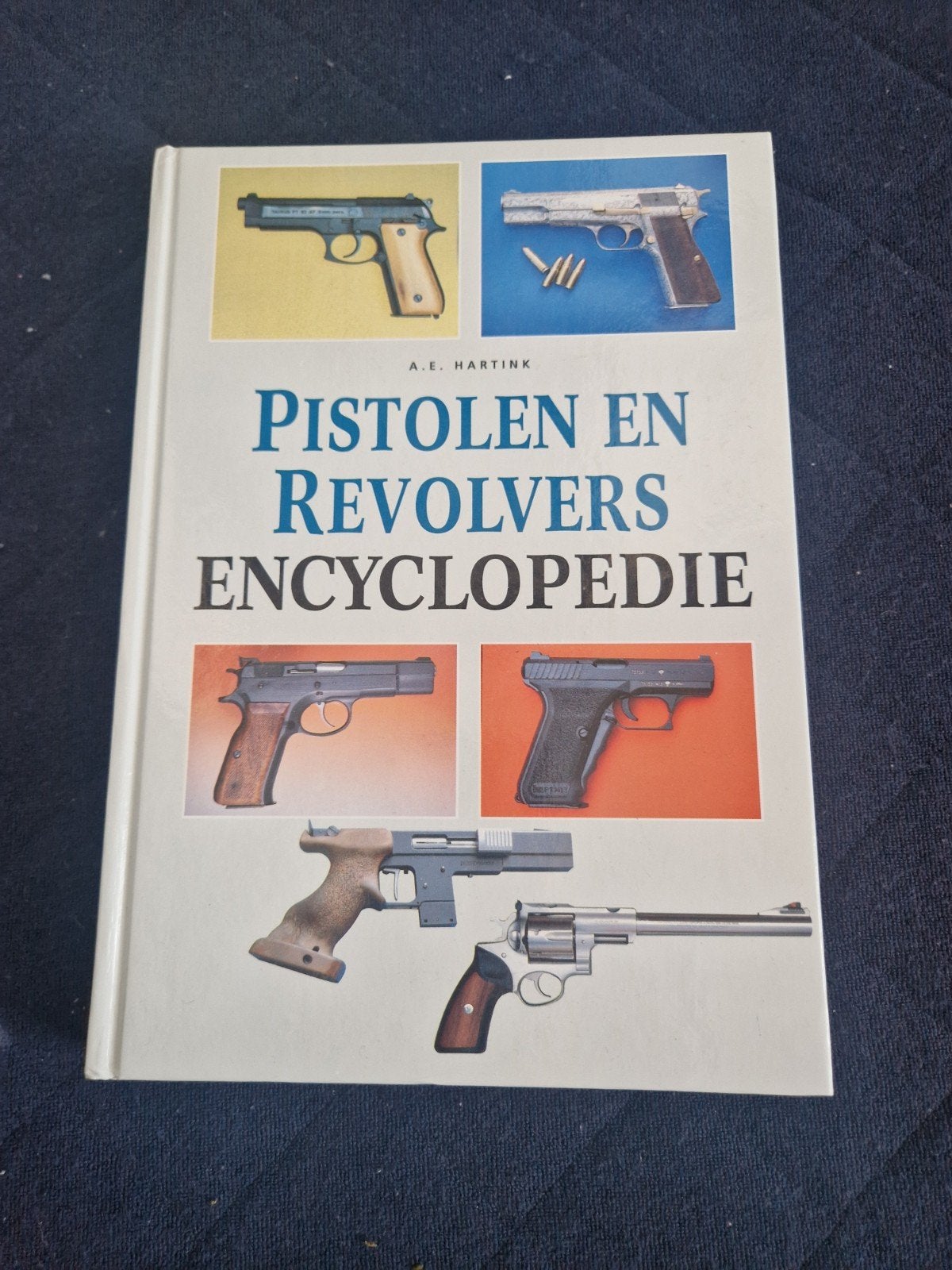 Pistolen en Revolvers Encyclopedie - A.E. Hartink, Gelezen, A.E. Hartink, Ophalen of Verzenden, Los deel