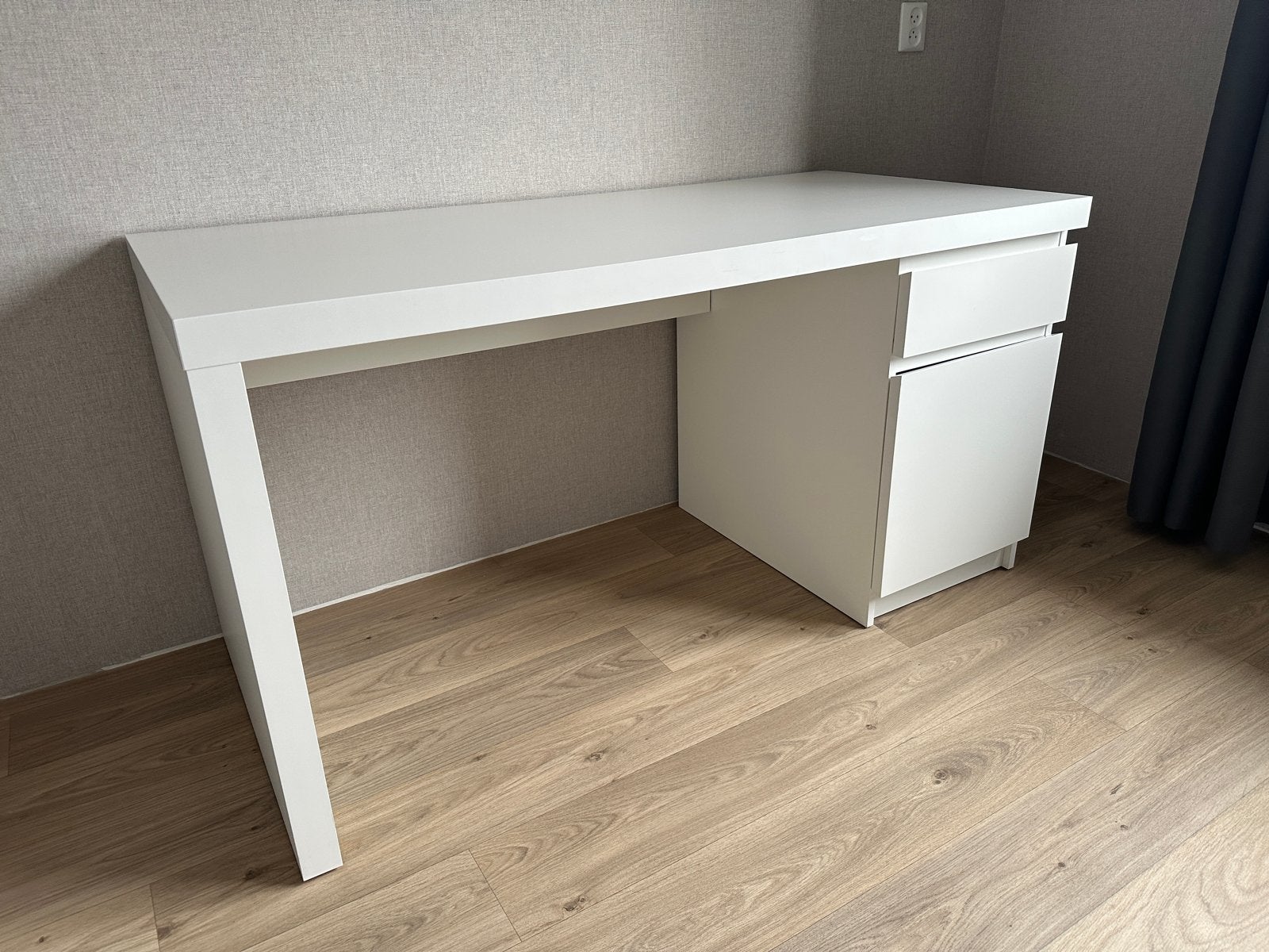 Ikea Malm wit bureau met lades, Ophalen, Met lades, Spaanplaat of MDF, Zo goed als nieuw