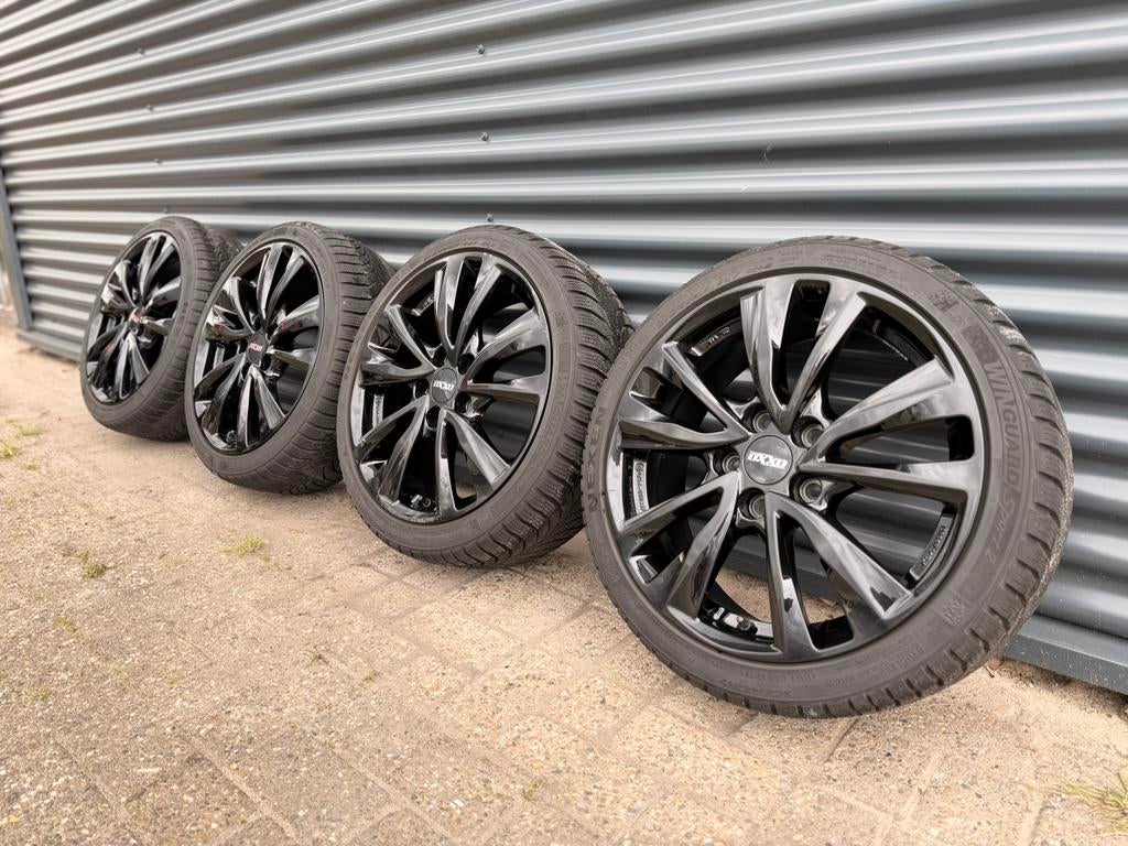 Oxxo 17 inch 5x114.3 Suzuki Swift Sport Auris Corolla Prius, Ophalen, Gebruikt, Banden en Velgen, 17 inch